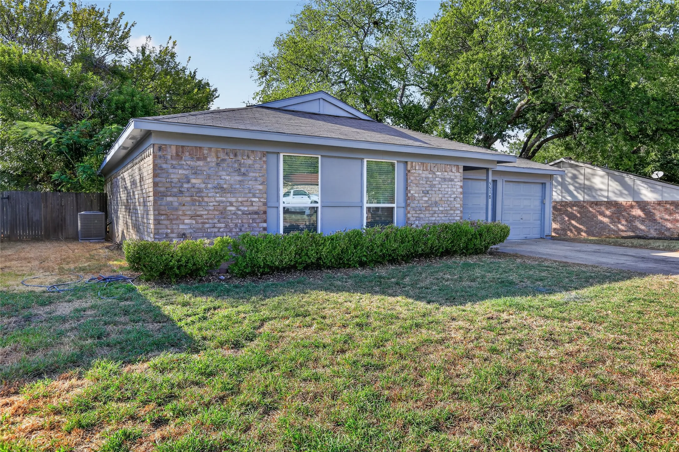 Single Family Residence For Rent in Tarrant County , 5518 Sarasota Drive, Arlington, Texas 76017, 3 Bedroom, 2 Bathroom, 2 Garage spaces, 1,180 Sqft, built in 1978, mls#21377193, Real Estate Agent in Arlington, Homes For Rent in Tarrant county, Homes For Rent in Arlington, Realtor in Arlington Texas, Real Estate Brokerage Independent Realty Texas, Luminita Cordes Realtor