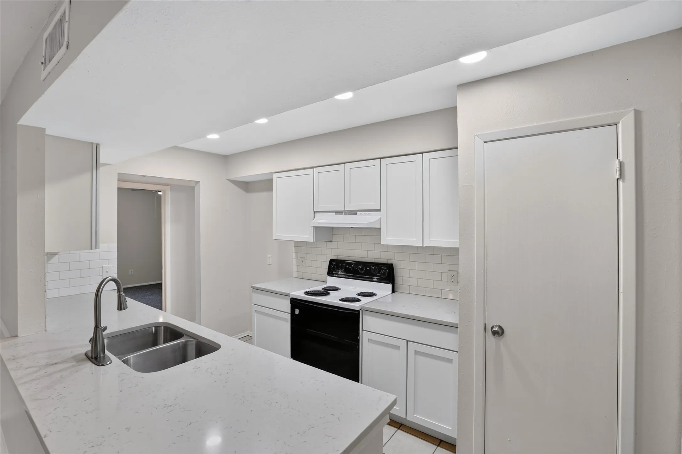 Single Family Residence For Rent in Tarrant County , 5518 Sarasota Drive, Arlington, Texas 76017, 3 Bedroom, 2 Bathroom, 2 Garage spaces, 1,180 Sqft, built in 1978, mls#21377193, Real Estate Agent in Arlington, Homes For Rent in Tarrant county, Homes For Rent in Arlington, Realtor in Arlington Texas, Real Estate Brokerage Independent Realty Texas, Luminita Cordes Realtor