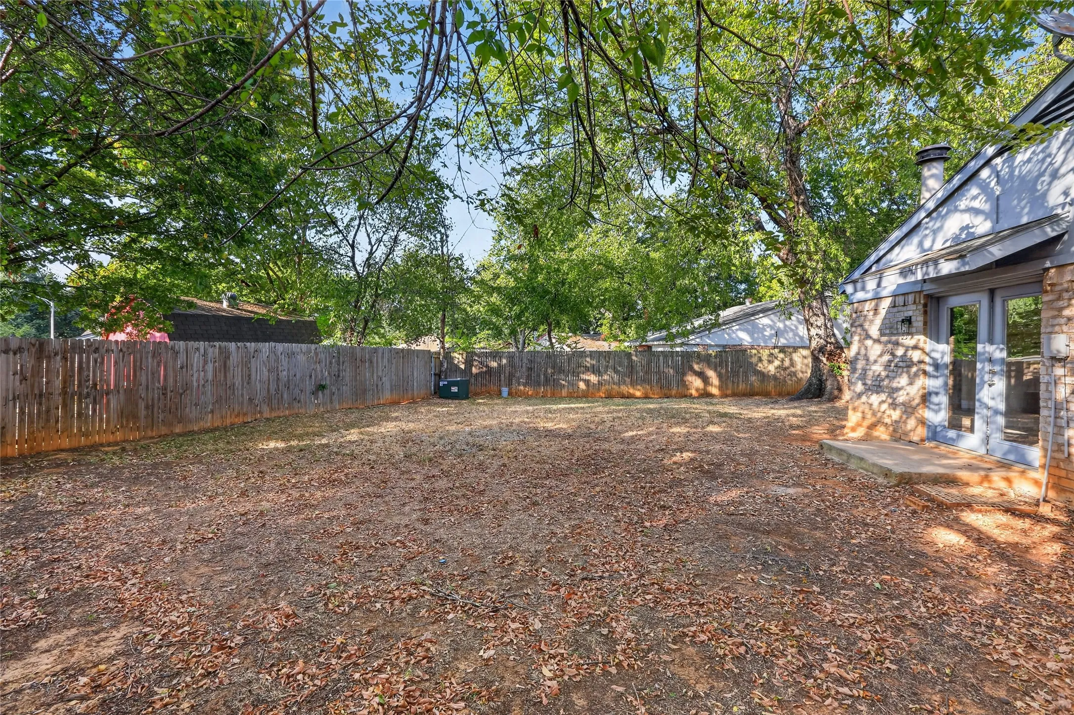 Single Family Residence For Rent in Tarrant County , 5518 Sarasota Drive, Arlington, Texas 76017, 3 Bedroom, 2 Bathroom, 2 Garage spaces, 1,180 Sqft, built in 1978, mls#21377193, Real Estate Agent in Arlington, Homes For Rent in Tarrant county, Homes For Rent in Arlington, Realtor in Arlington Texas, Real Estate Brokerage Independent Realty Texas, Luminita Cordes Realtor