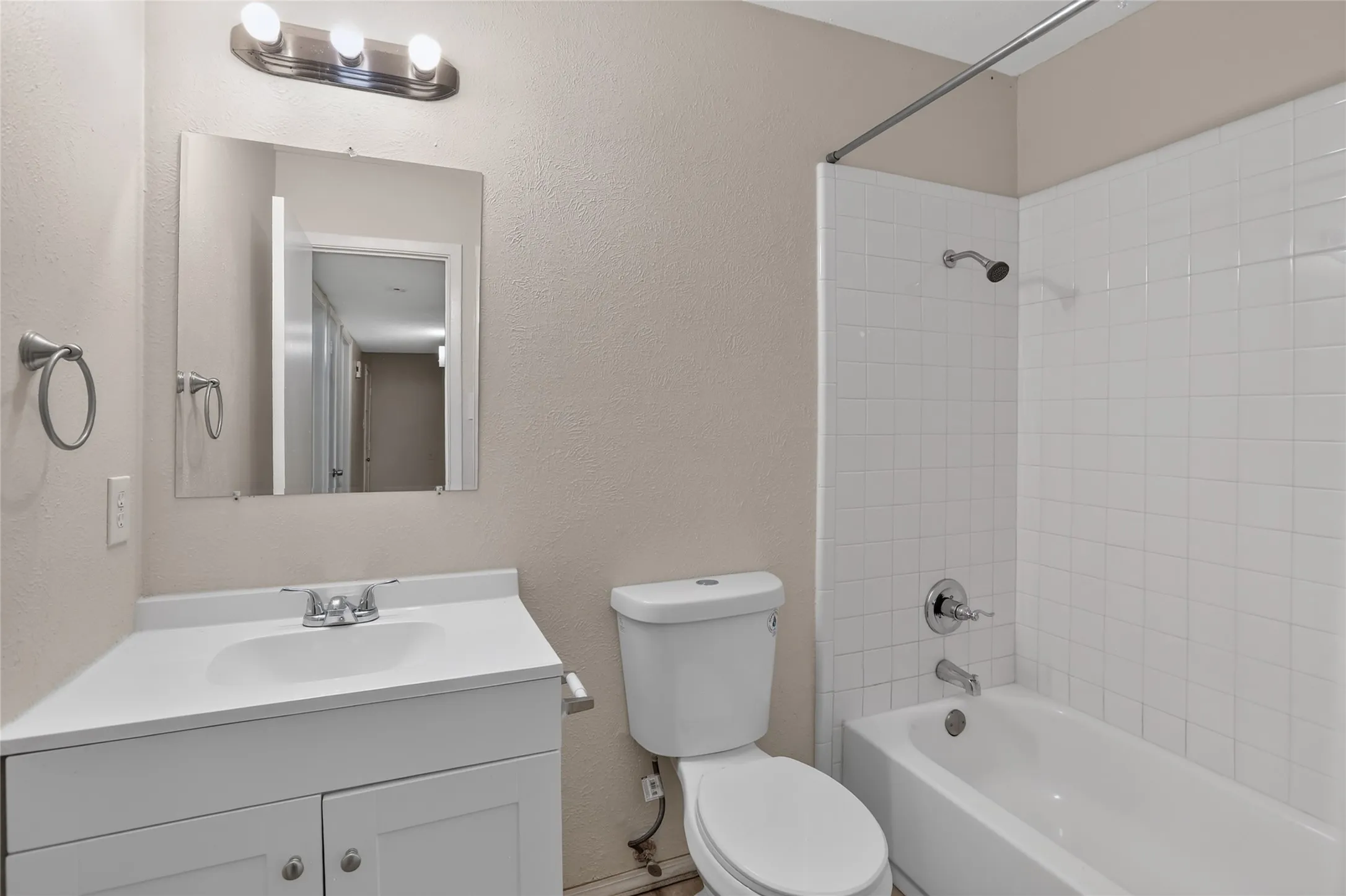 Single Family Residence For Rent in Tarrant County , 5518 Sarasota Drive, Arlington, Texas 76017, 3 Bedroom, 2 Bathroom, 2 Garage spaces, 1,180 Sqft, built in 1978, mls#21377193, Real Estate Agent in Arlington, Homes For Rent in Tarrant county, Homes For Rent in Arlington, Realtor in Arlington Texas, Real Estate Brokerage Independent Realty Texas, Luminita Cordes Realtor