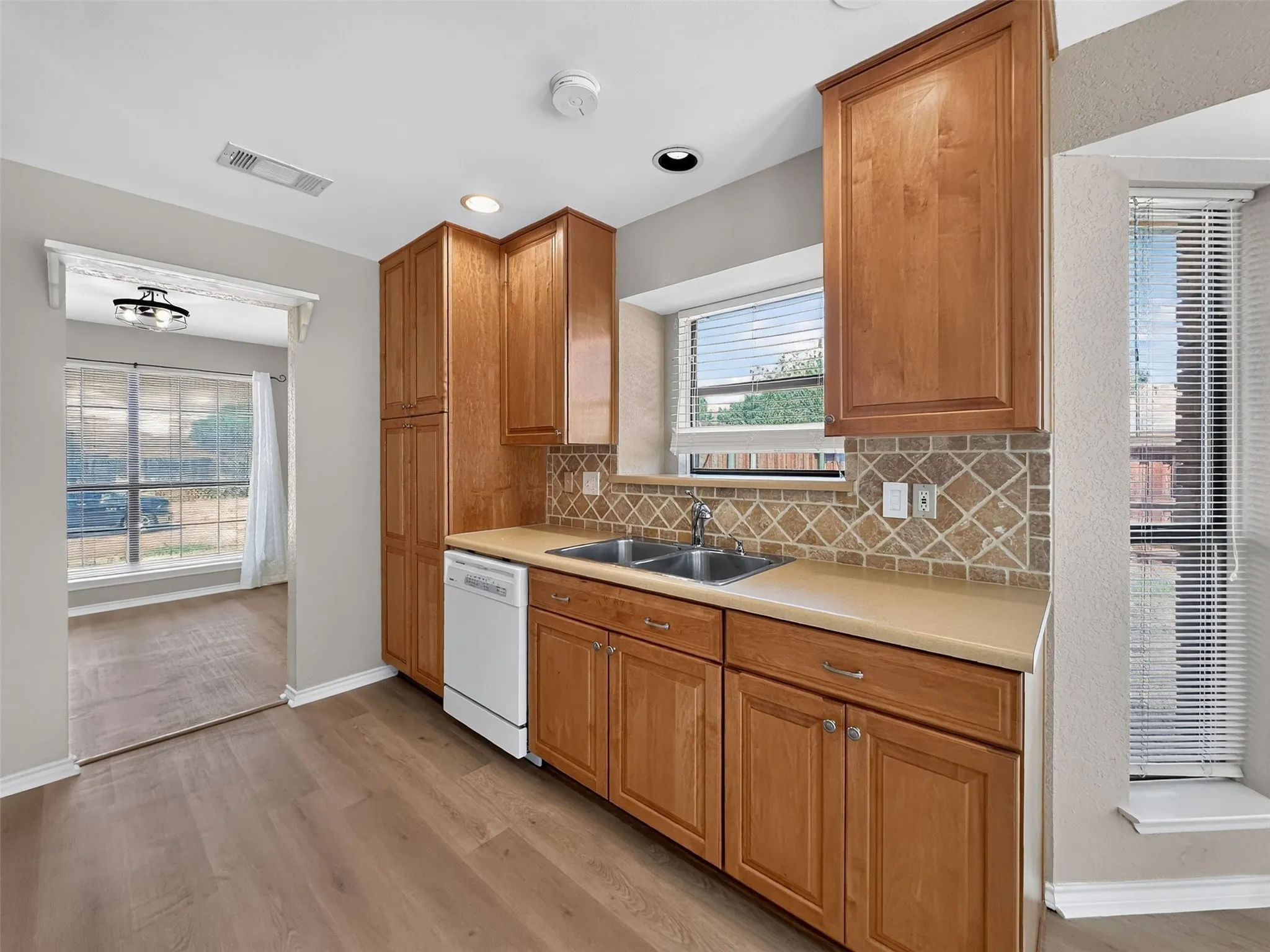 Single Family Residence For Rent in Collin County , 1400 Chicota Drive, Plano, Texas 75023, 3 Bedroom, 2 Bathroom, 2 Garage spaces, 1,613 Sqft, built in 1985, mls#21364854, Real Estate Agent in Plano, Homes For Rent in Collin county, Homes For Rent in Plano, Realtor in Plano Texas, Real Estate Brokerage Independent Realty Texas, Luminita Cordes Realtor