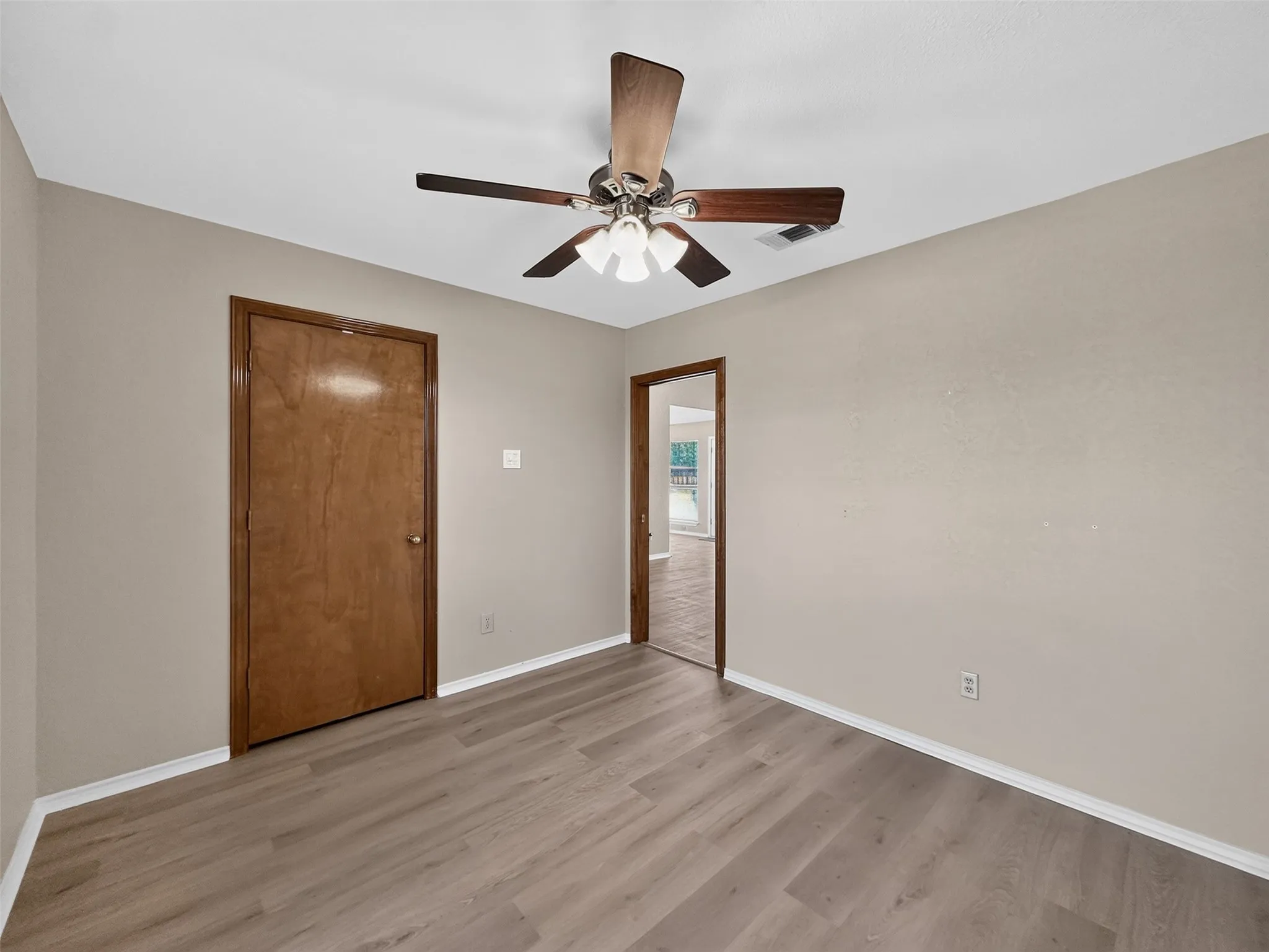 Single Family Residence For Rent in Collin County , 1400 Chicota Drive, Plano, Texas 75023, 3 Bedroom, 2 Bathroom, 2 Garage spaces, 1,613 Sqft, built in 1985, mls#21364854, Real Estate Agent in Plano, Homes For Rent in Collin county, Homes For Rent in Plano, Realtor in Plano Texas, Real Estate Brokerage Independent Realty Texas, Luminita Cordes Realtor