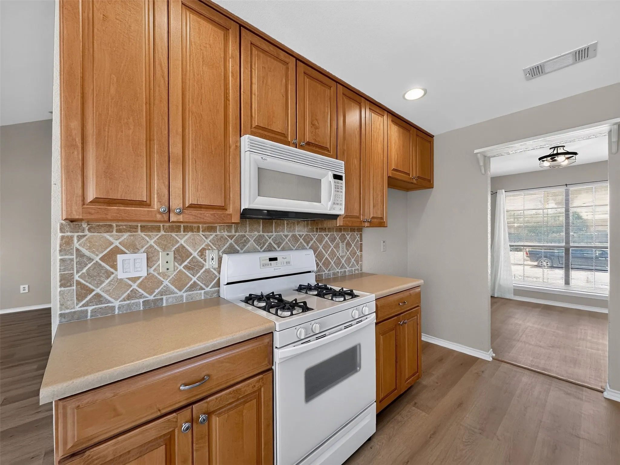 Single Family Residence For Rent in Collin County , 1400 Chicota Drive, Plano, Texas 75023, 3 Bedroom, 2 Bathroom, 2 Garage spaces, 1,613 Sqft, built in 1985, mls#21364854, Real Estate Agent in Plano, Homes For Rent in Collin county, Homes For Rent in Plano, Realtor in Plano Texas, Real Estate Brokerage Independent Realty Texas, Luminita Cordes Realtor