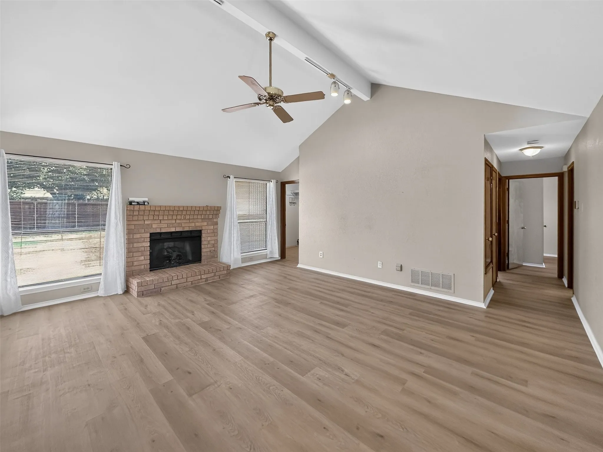 Single Family Residence For Rent in Collin County , 1400 Chicota Drive, Plano, Texas 75023, 3 Bedroom, 2 Bathroom, 2 Garage spaces, 1,613 Sqft, built in 1985, mls#21364854, Real Estate Agent in Plano, Homes For Rent in Collin county, Homes For Rent in Plano, Realtor in Plano Texas, Real Estate Brokerage Independent Realty Texas, Luminita Cordes Realtor