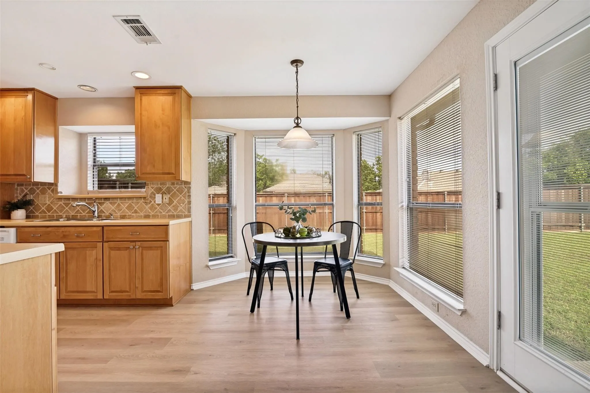 Single Family Residence For Rent in Collin County , 1400 Chicota Drive, Plano, Texas 75023, 3 Bedroom, 2 Bathroom, 2 Garage spaces, 1,613 Sqft, built in 1985, mls#21364854, Real Estate Agent in Plano, Homes For Rent in Collin county, Homes For Rent in Plano, Realtor in Plano Texas, Real Estate Brokerage Independent Realty Texas, Luminita Cordes Realtor
