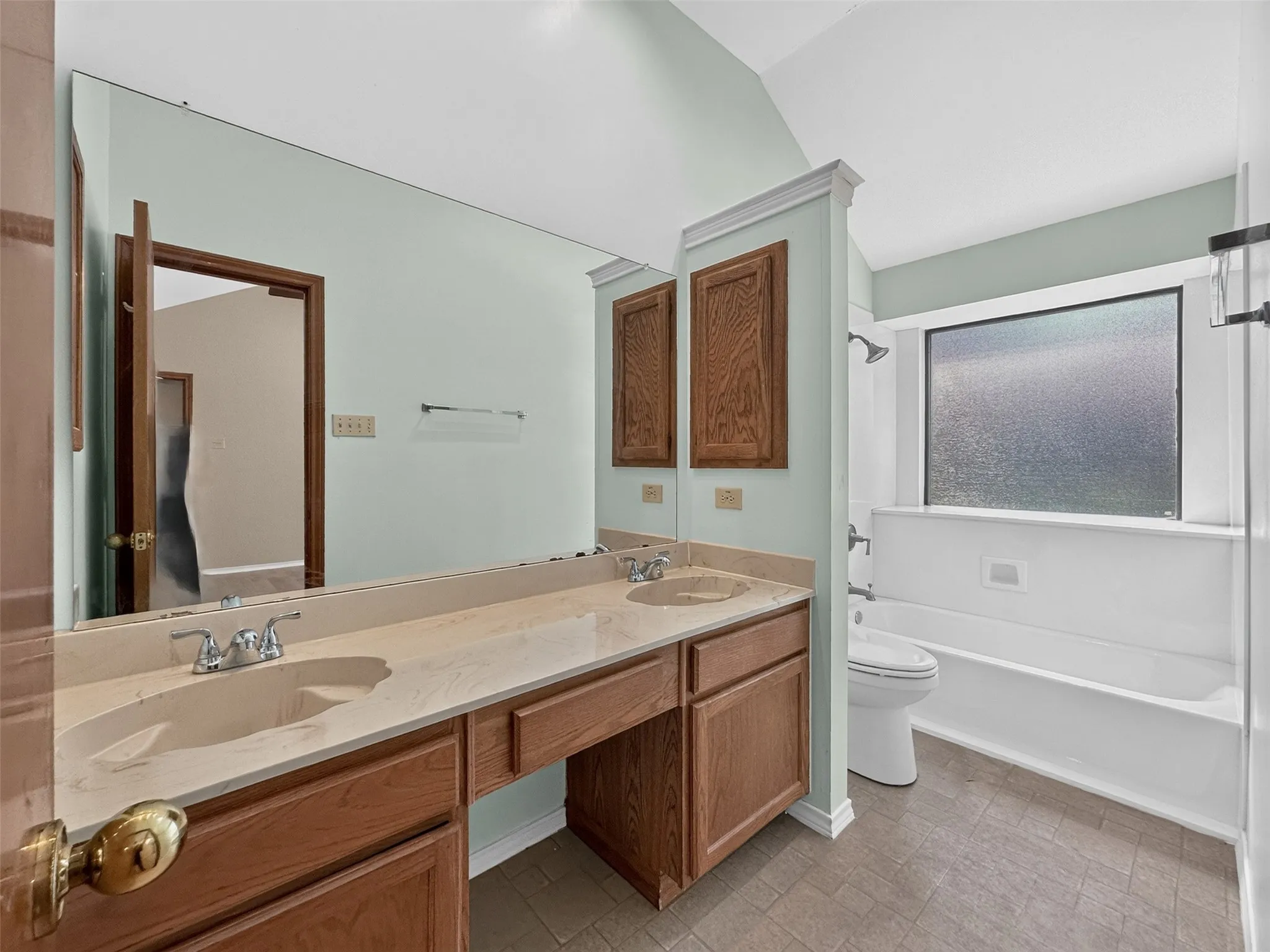 Single Family Residence For Rent in Collin County , 1400 Chicota Drive, Plano, Texas 75023, 3 Bedroom, 2 Bathroom, 2 Garage spaces, 1,613 Sqft, built in 1985, mls#21364854, Real Estate Agent in Plano, Homes For Rent in Collin county, Homes For Rent in Plano, Realtor in Plano Texas, Real Estate Brokerage Independent Realty Texas, Luminita Cordes Realtor