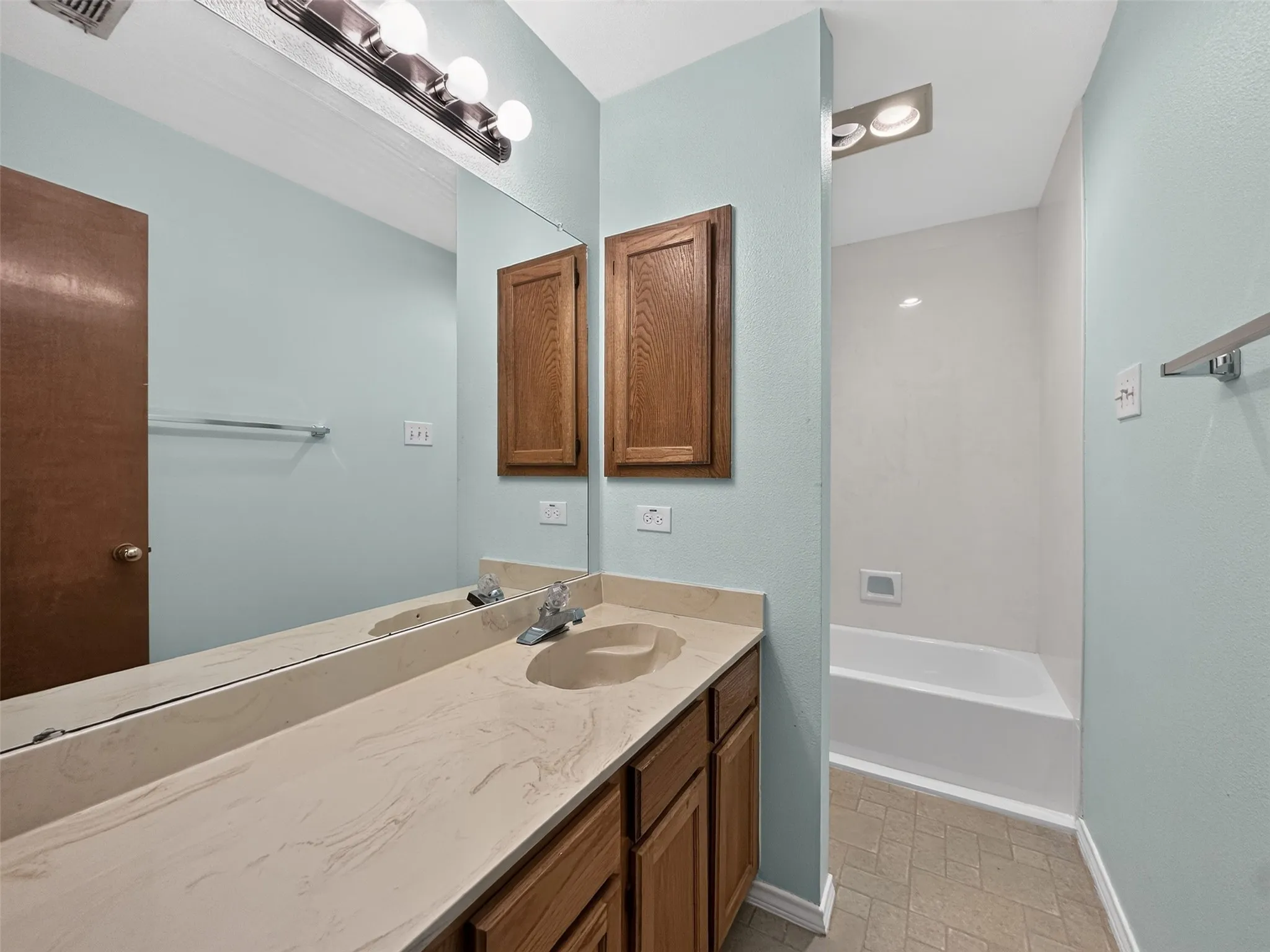 Single Family Residence For Rent in Collin County , 1400 Chicota Drive, Plano, Texas 75023, 3 Bedroom, 2 Bathroom, 2 Garage spaces, 1,613 Sqft, built in 1985, mls#21364854, Real Estate Agent in Plano, Homes For Rent in Collin county, Homes For Rent in Plano, Realtor in Plano Texas, Real Estate Brokerage Independent Realty Texas, Luminita Cordes Realtor