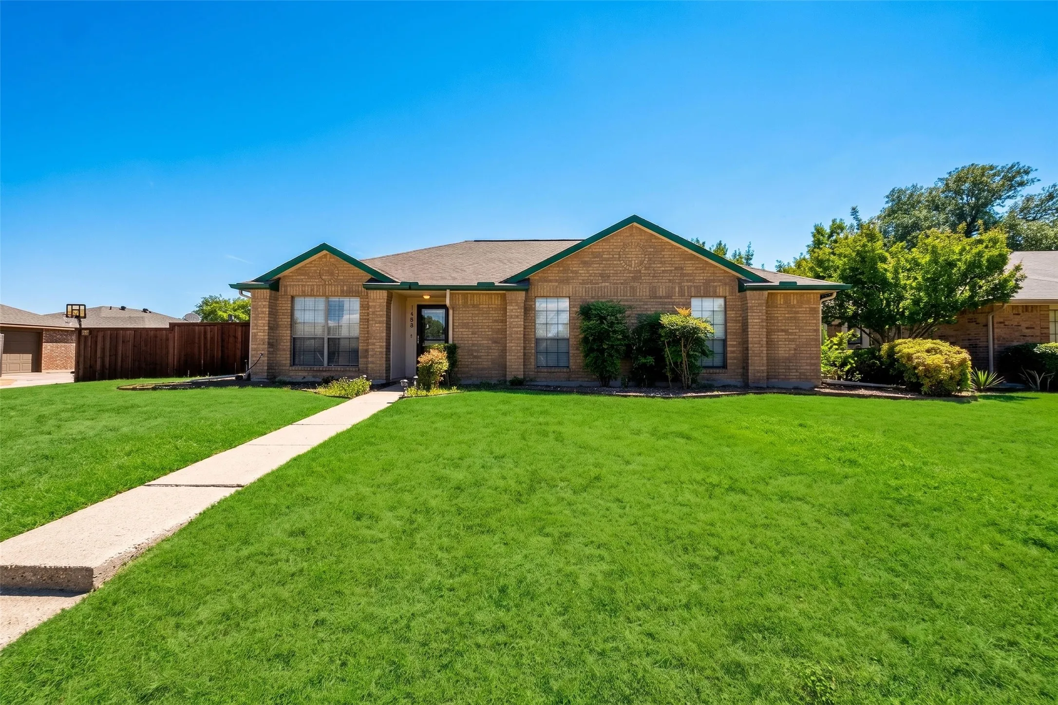 Single Family Residence For Rent in Collin County , 1400 Chicota Drive, Plano, Texas 75023, 3 Bedroom, 2 Bathroom, 2 Garage spaces, 1,613 Sqft, built in 1985, mls#21364854, Real Estate Agent in Plano, Homes For Rent in Collin county, Homes For Rent in Plano, Realtor in Plano Texas, Real Estate Brokerage Independent Realty Texas, Luminita Cordes Realtor