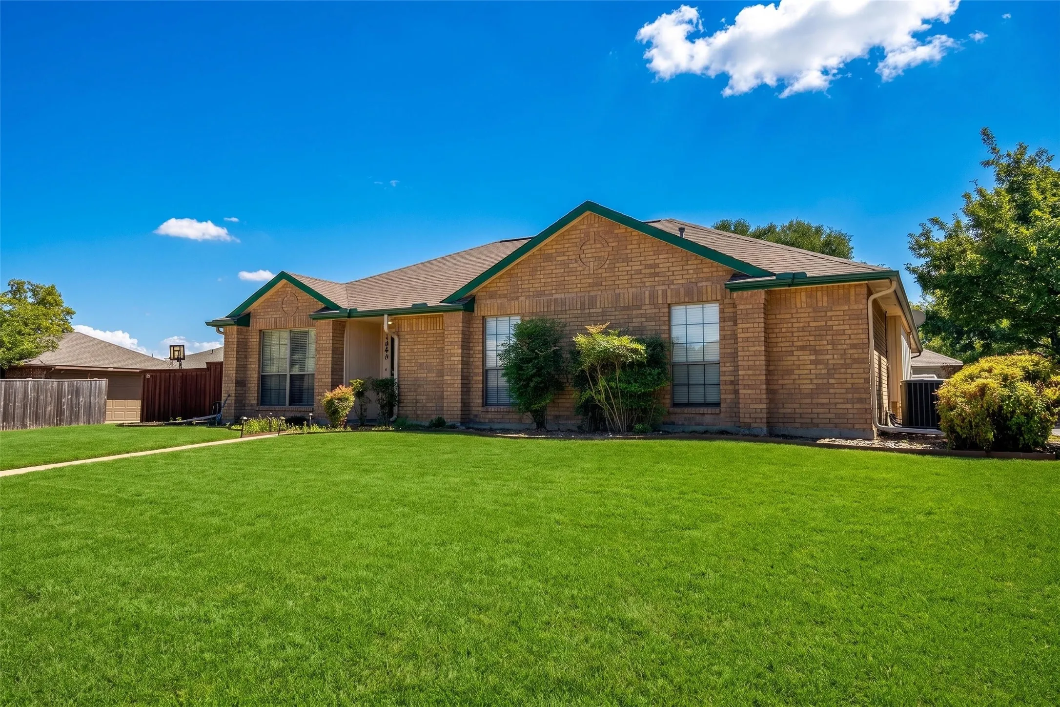 Single Family Residence For Rent in Collin County , 1400 Chicota Drive, Plano, Texas 75023, 3 Bedroom, 2 Bathroom, 2 Garage spaces, 1,613 Sqft, built in 1985, mls#21364854, Real Estate Agent in Plano, Homes For Rent in Collin county, Homes For Rent in Plano, Realtor in Plano Texas, Real Estate Brokerage Independent Realty Texas, Luminita Cordes Realtor