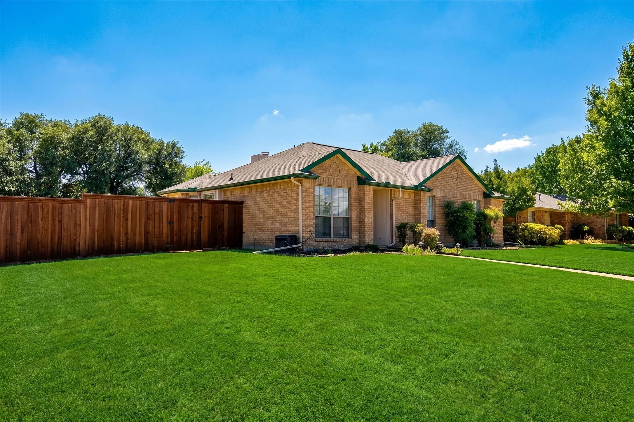 Single Family Residence For Rent in Collin County , 1400 Chicota Drive, Plano, Texas 75023, 3 Bedroom, 2 Bathroom, 2 Garage spaces, 1,613 Sqft, built in 1985, mls#21364854, Real Estate Agent in Plano, Homes For Rent in Collin county, Homes For Rent in Plano, Realtor in Plano Texas, Real Estate Brokerage Independent Realty Texas, Luminita Cordes Realtor
