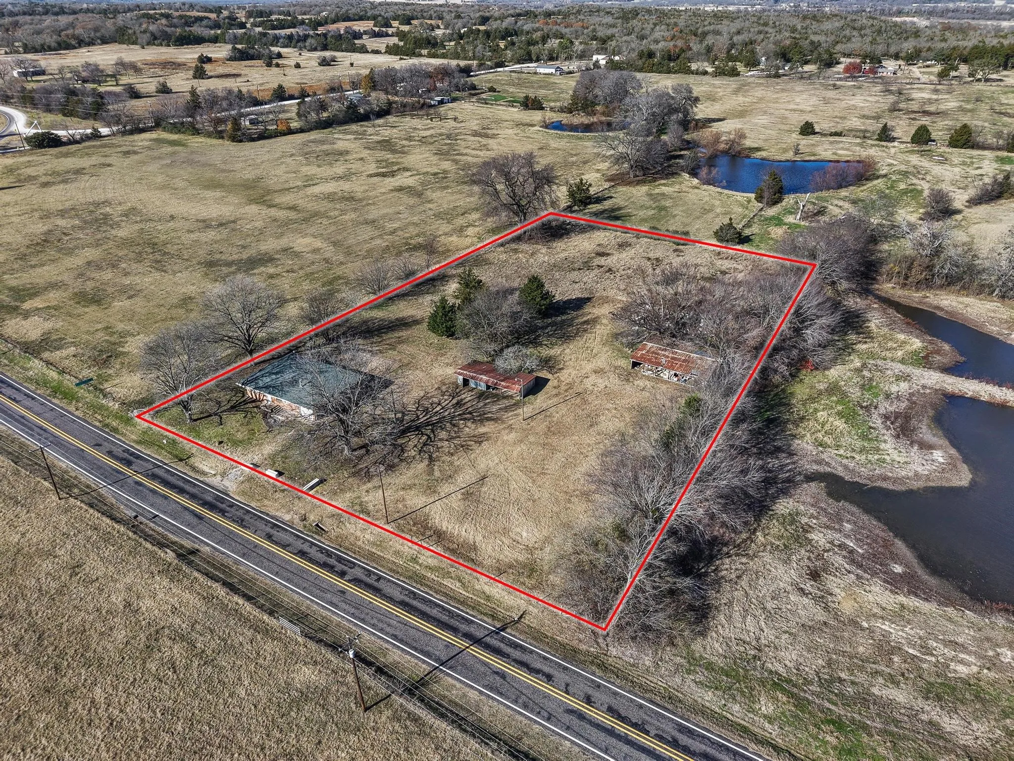 Single Family Residence For Sale in Grayson County , 3467 E Fm 120, Denison, Texas 75021, 2 Bedroom, 1 Bathroom, 1 Garage spaces, 1,366 Sqft, built in 1959, mls#21378310, Real Estate Agent in Denison, Homes For Sale in Grayson county, Homes For Sale in Denison, Realtor in Denison Texas, Real Estate Brokerage Independent Realty Texas, Luminita Cordes Realtor
