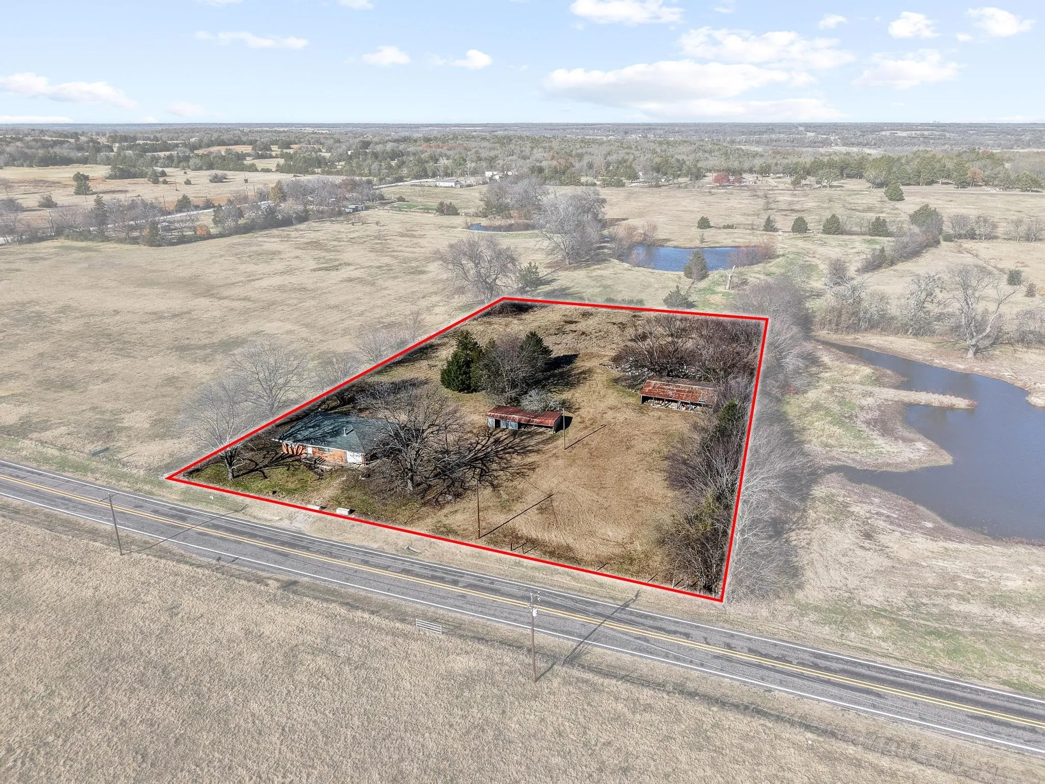 Single Family Residence For Sale in Grayson County , 3467 E Fm 120, Denison, Texas 75021, 2 Bedroom, 1 Bathroom, 1 Garage spaces, 1,366 Sqft, built in 1959, mls#21378310, Real Estate Agent in Denison, Homes For Sale in Grayson county, Homes For Sale in Denison, Realtor in Denison Texas, Real Estate Brokerage Independent Realty Texas, Luminita Cordes Realtor