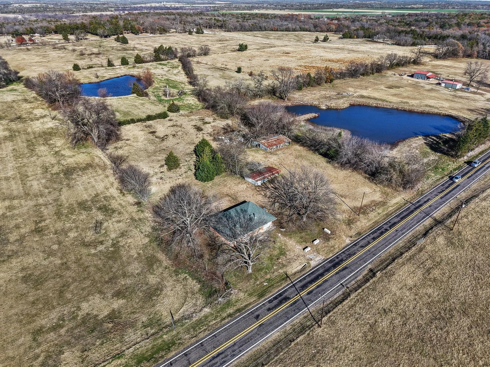 Single Family Residence For Sale in Grayson County , 3467 E Fm 120, Denison, Texas 75021, 2 Bedroom, 1 Bathroom, 1 Garage spaces, 1,366 Sqft, built in 1959, mls#21378310, Real Estate Agent in Denison, Homes For Sale in Grayson county, Homes For Sale in Denison, Realtor in Denison Texas, Real Estate Brokerage Independent Realty Texas, Luminita Cordes Realtor