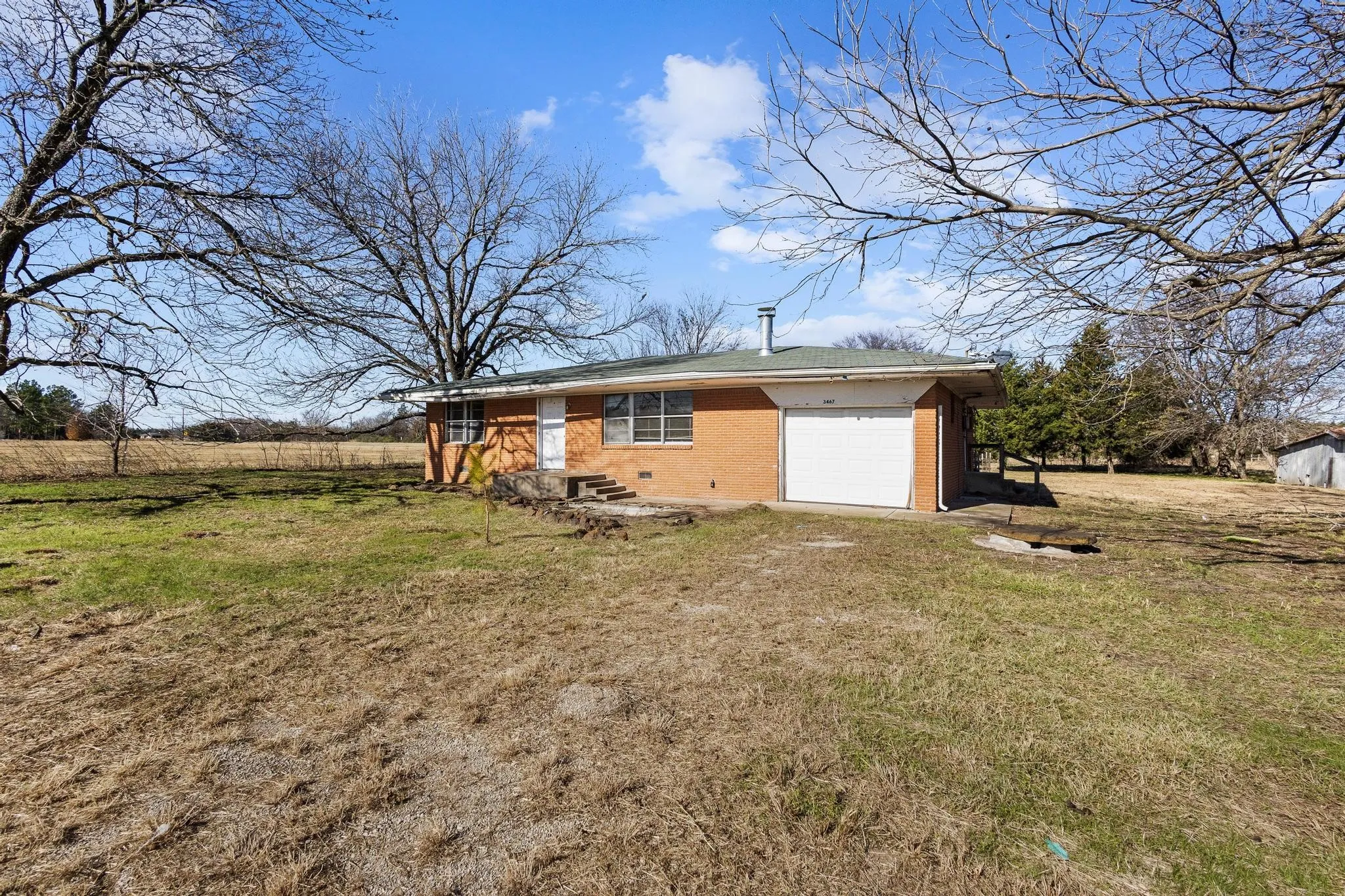 Single Family Residence For Sale in Grayson County , 3467 E Fm 120, Denison, Texas 75021, 2 Bedroom, 1 Bathroom, 1 Garage spaces, 1,366 Sqft, built in 1959, mls#21378310, Real Estate Agent in Denison, Homes For Sale in Grayson county, Homes For Sale in Denison, Realtor in Denison Texas, Real Estate Brokerage Independent Realty Texas, Luminita Cordes Realtor