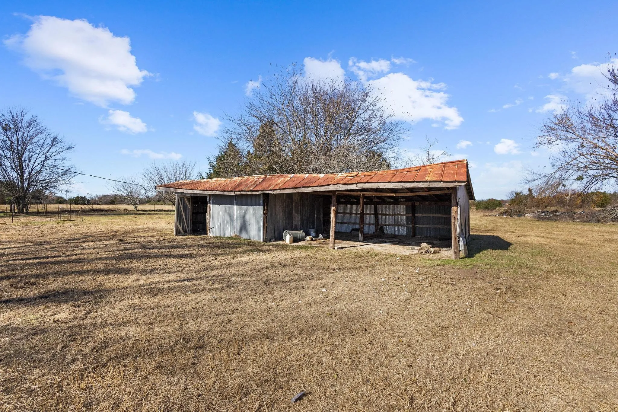 Single Family Residence For Sale in Grayson County , 3467 E Fm 120, Denison, Texas 75021, 2 Bedroom, 1 Bathroom, 1 Garage spaces, 1,366 Sqft, built in 1959, mls#21378310, Real Estate Agent in Denison, Homes For Sale in Grayson county, Homes For Sale in Denison, Realtor in Denison Texas, Real Estate Brokerage Independent Realty Texas, Luminita Cordes Realtor