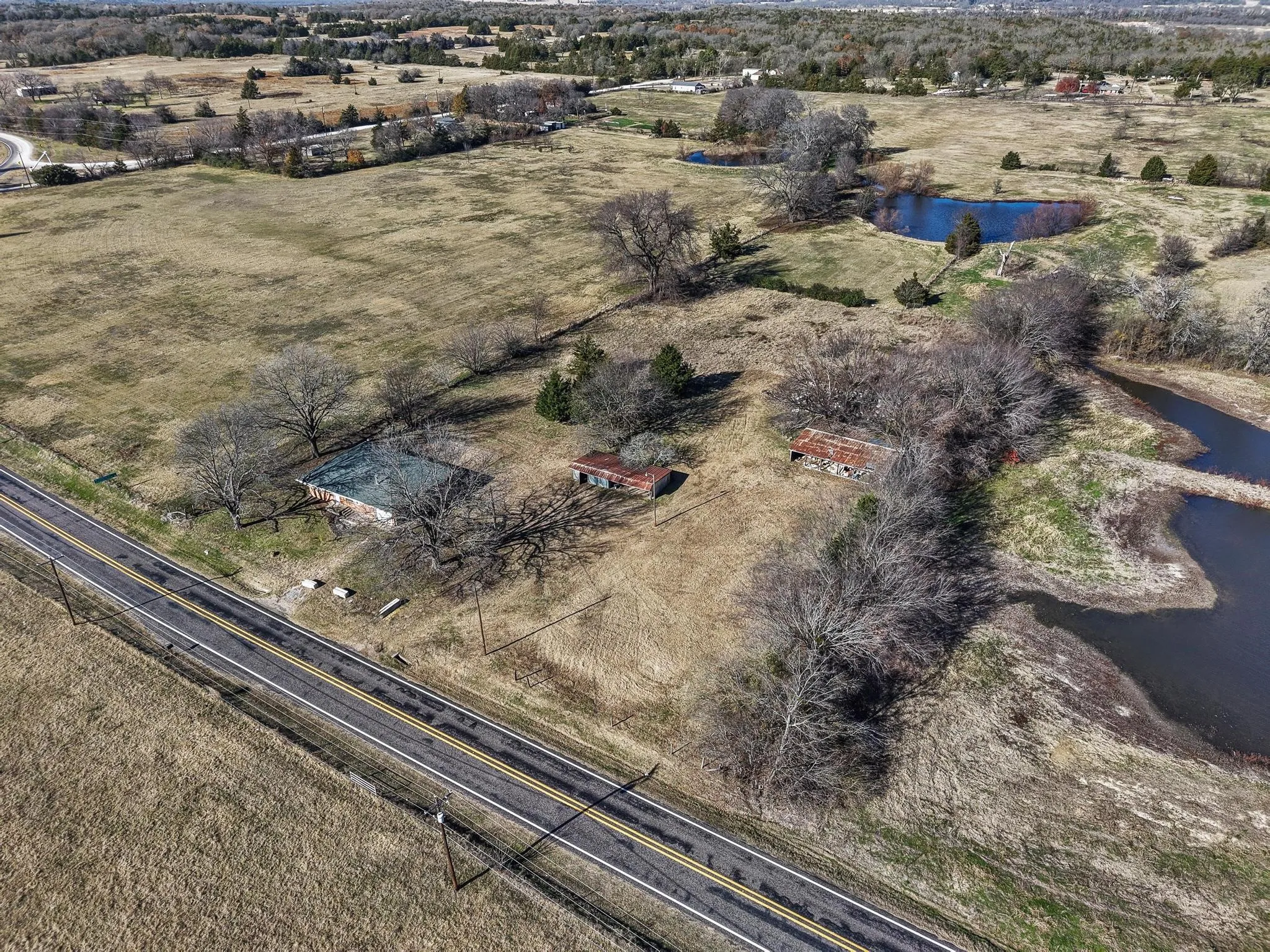 Single Family Residence For Sale in Grayson County , 3467 E Fm 120, Denison, Texas 75021, 2 Bedroom, 1 Bathroom, 1 Garage spaces, 1,366 Sqft, built in 1959, mls#21378310, Real Estate Agent in Denison, Homes For Sale in Grayson county, Homes For Sale in Denison, Realtor in Denison Texas, Real Estate Brokerage Independent Realty Texas, Luminita Cordes Realtor