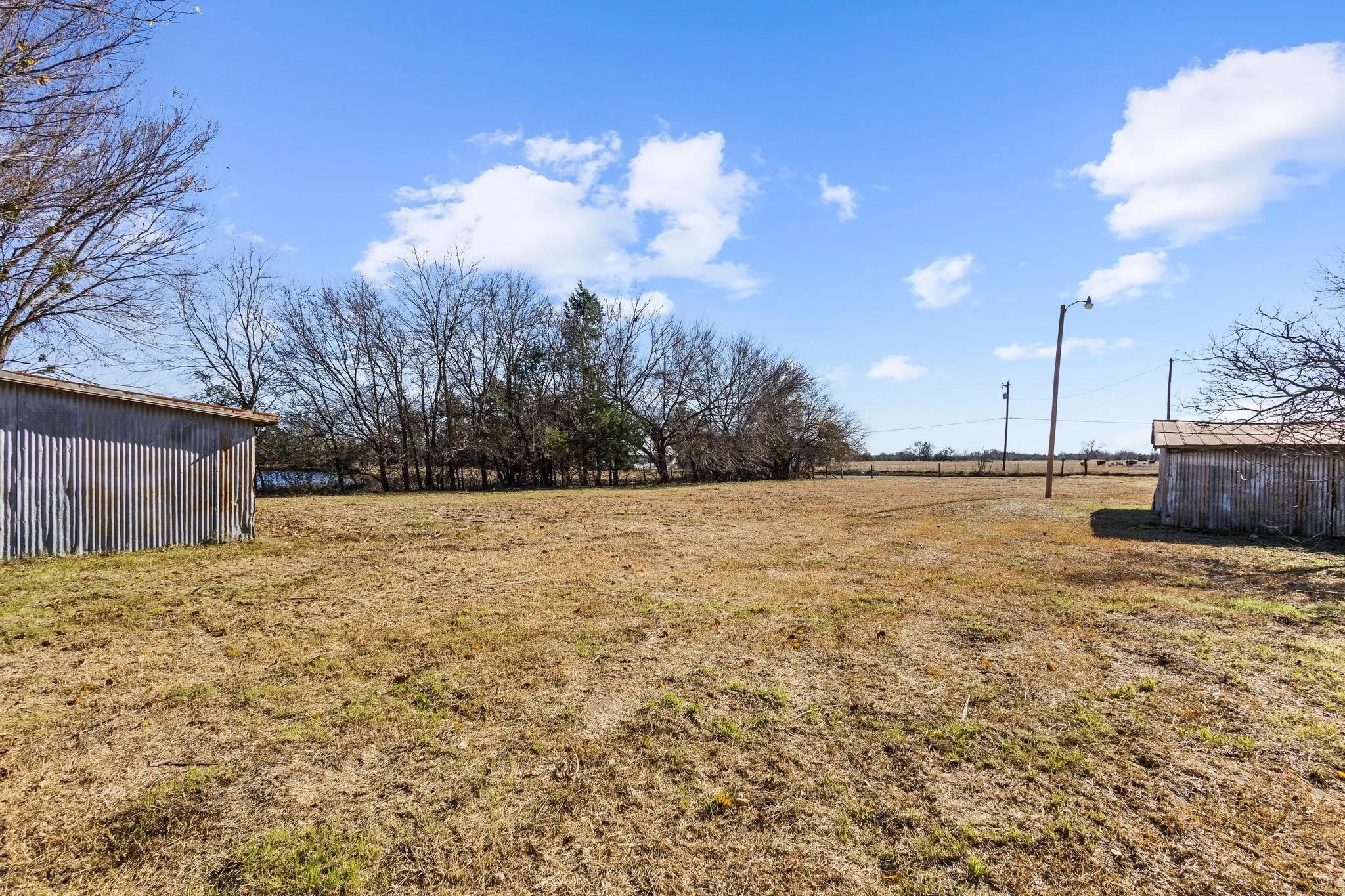 Single Family Residence For Sale in Grayson County , 3467 E Fm 120, Denison, Texas 75021, 2 Bedroom, 1 Bathroom, 1 Garage spaces, 1,366 Sqft, built in 1959, mls#21378310, Real Estate Agent in Denison, Homes For Sale in Grayson county, Homes For Sale in Denison, Realtor in Denison Texas, Real Estate Brokerage Independent Realty Texas, Luminita Cordes Realtor