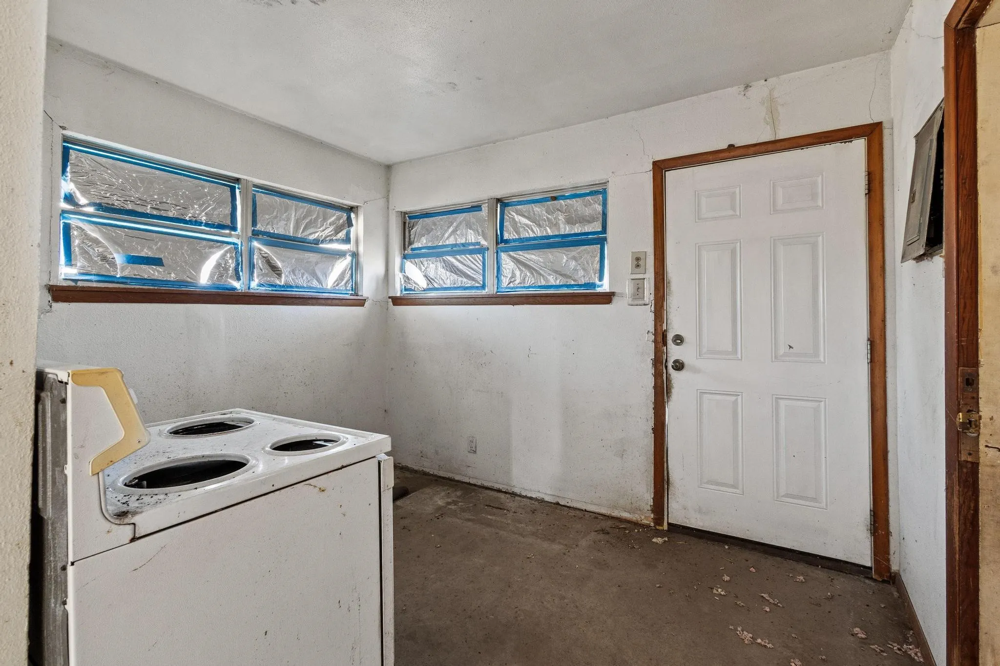 Single Family Residence For Sale in Grayson County , 3467 E Fm 120, Denison, Texas 75021, 2 Bedroom, 1 Bathroom, 1 Garage spaces, 1,366 Sqft, built in 1959, mls#21378310, Real Estate Agent in Denison, Homes For Sale in Grayson county, Homes For Sale in Denison, Realtor in Denison Texas, Real Estate Brokerage Independent Realty Texas, Luminita Cordes Realtor