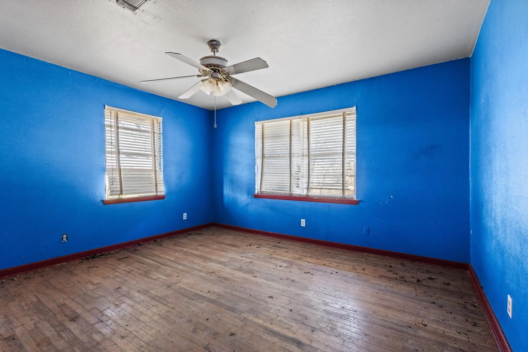 Single Family Residence For Sale in Grayson County , 3467 E Fm 120, Denison, Texas 75021, 2 Bedroom, 1 Bathroom, 1 Garage spaces, 1,366 Sqft, built in 1959, mls#21378310, Real Estate Agent in Denison, Homes For Sale in Grayson county, Homes For Sale in Denison, Realtor in Denison Texas, Real Estate Brokerage Independent Realty Texas, Luminita Cordes Realtor