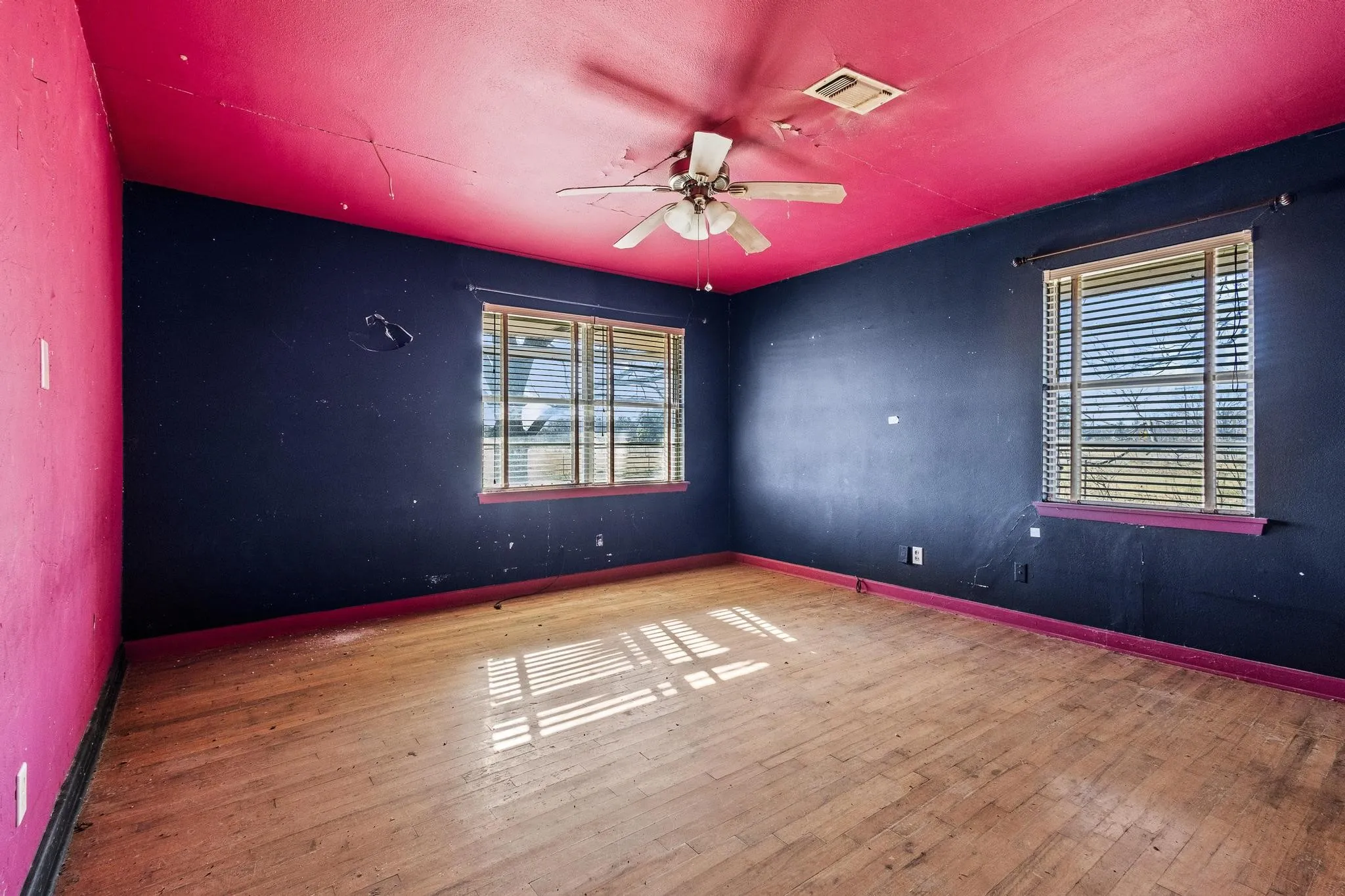 Single Family Residence For Sale in Grayson County , 3467 E Fm 120, Denison, Texas 75021, 2 Bedroom, 1 Bathroom, 1 Garage spaces, 1,366 Sqft, built in 1959, mls#21378310, Real Estate Agent in Denison, Homes For Sale in Grayson county, Homes For Sale in Denison, Realtor in Denison Texas, Real Estate Brokerage Independent Realty Texas, Luminita Cordes Realtor