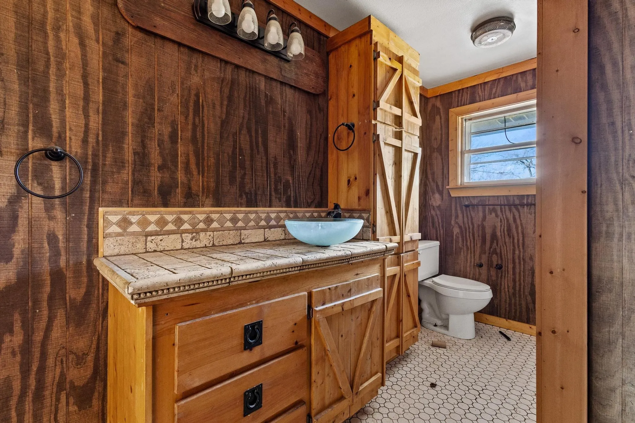 Single Family Residence For Sale in Grayson County , 3467 E Fm 120, Denison, Texas 75021, 2 Bedroom, 1 Bathroom, 1 Garage spaces, 1,366 Sqft, built in 1959, mls#21378310, Real Estate Agent in Denison, Homes For Sale in Grayson county, Homes For Sale in Denison, Realtor in Denison Texas, Real Estate Brokerage Independent Realty Texas, Luminita Cordes Realtor