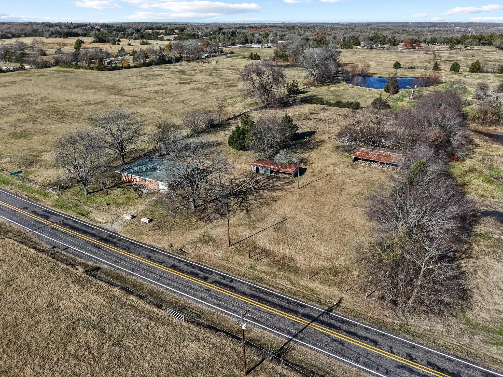 Single Family Residence For Sale in Grayson County , 3467 E Fm 120, Denison, Texas 75021, 2 Bedroom, 1 Bathroom, 1 Garage spaces, 1,366 Sqft, built in 1959, mls#21378310, Real Estate Agent in Denison, Homes For Sale in Grayson county, Homes For Sale in Denison, Realtor in Denison Texas, Real Estate Brokerage Independent Realty Texas, Luminita Cordes Realtor