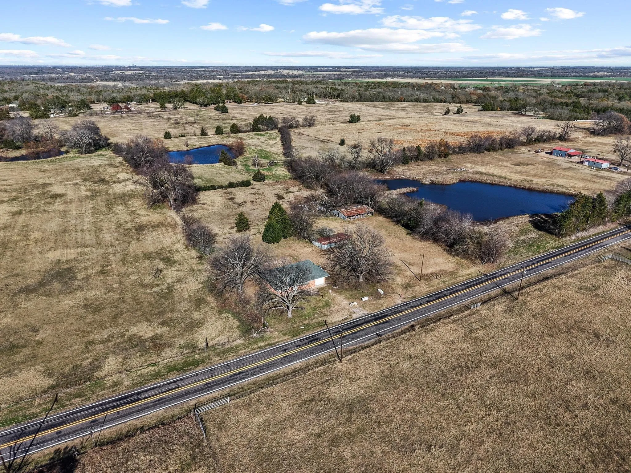Single Family Residence For Sale in Grayson County , 3467 E Fm 120, Denison, Texas 75021, 2 Bedroom, 1 Bathroom, 1 Garage spaces, 1,366 Sqft, built in 1959, mls#21378310, Real Estate Agent in Denison, Homes For Sale in Grayson county, Homes For Sale in Denison, Realtor in Denison Texas, Real Estate Brokerage Independent Realty Texas, Luminita Cordes Realtor