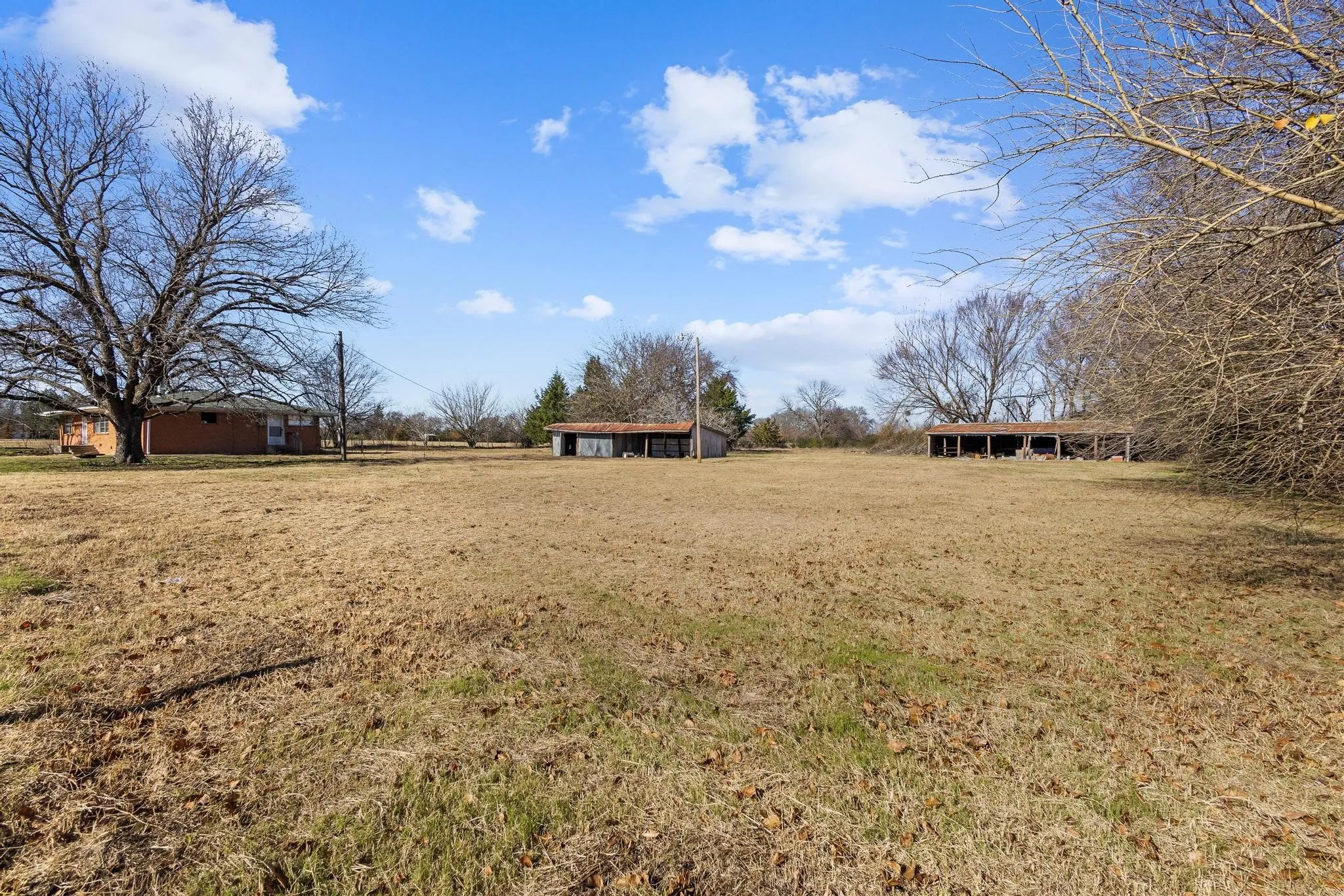 Single Family Residence For Sale in Grayson County , 3467 E Fm 120, Denison, Texas 75021, 2 Bedroom, 1 Bathroom, 1 Garage spaces, 1,366 Sqft, built in 1959, mls#21378310, Real Estate Agent in Denison, Homes For Sale in Grayson county, Homes For Sale in Denison, Realtor in Denison Texas, Real Estate Brokerage Independent Realty Texas, Luminita Cordes Realtor