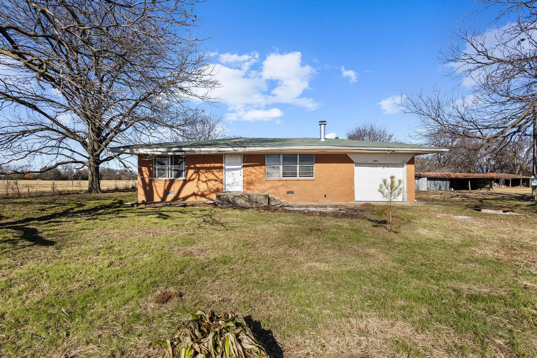 Single Family Residence For Sale in Grayson County , 3467 E Fm 120, Denison, Texas 75021, 2 Bedroom, 1 Bathroom, 1 Garage spaces, 1,366 Sqft, built in 1959, mls#21378310, Real Estate Agent in Denison, Homes For Sale in Grayson county, Homes For Sale in Denison, Realtor in Denison Texas, Real Estate Brokerage Independent Realty Texas, Luminita Cordes Realtor