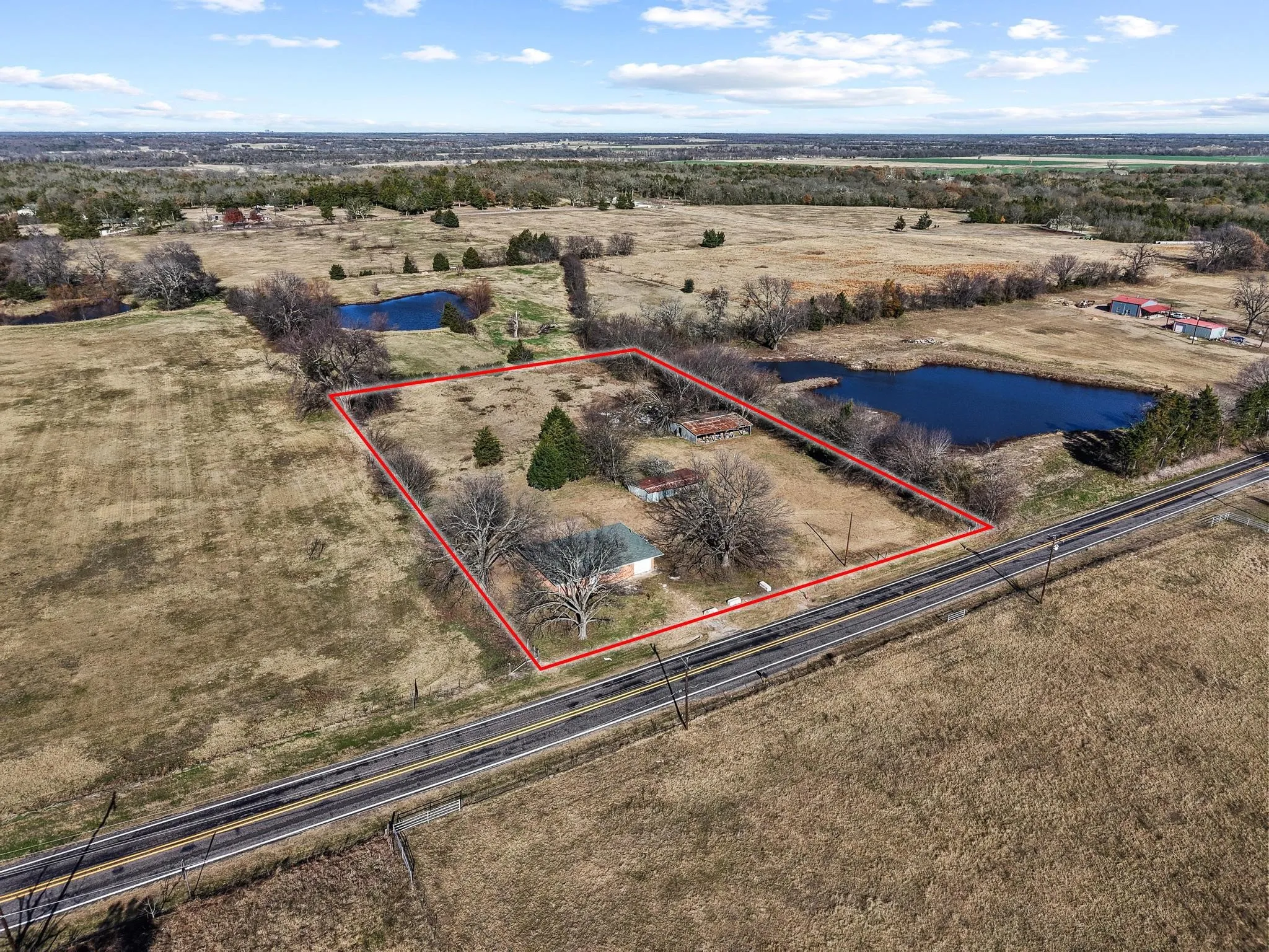 Single Family Residence For Sale in Grayson County , 3467 E Fm 120, Denison, Texas 75021, 2 Bedroom, 1 Bathroom, 1 Garage spaces, 1,366 Sqft, built in 1959, mls#21378310, Real Estate Agent in Denison, Homes For Sale in Grayson county, Homes For Sale in Denison, Realtor in Denison Texas, Real Estate Brokerage Independent Realty Texas, Luminita Cordes Realtor