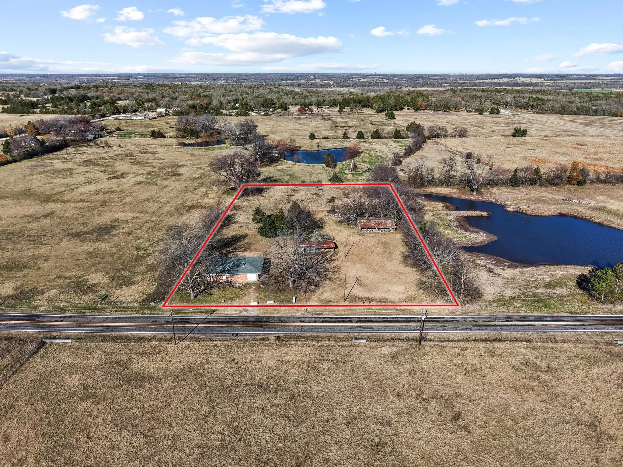 Single Family Residence For Sale in Grayson County , 3467 E Fm 120, Denison, Texas 75021, 2 Bedroom, 1 Bathroom, 1 Garage spaces, 1,366 Sqft, built in 1959, mls#21378310, Real Estate Agent in Denison, Homes For Sale in Grayson county, Homes For Sale in Denison, Realtor in Denison Texas, Real Estate Brokerage Independent Realty Texas, Luminita Cordes Realtor