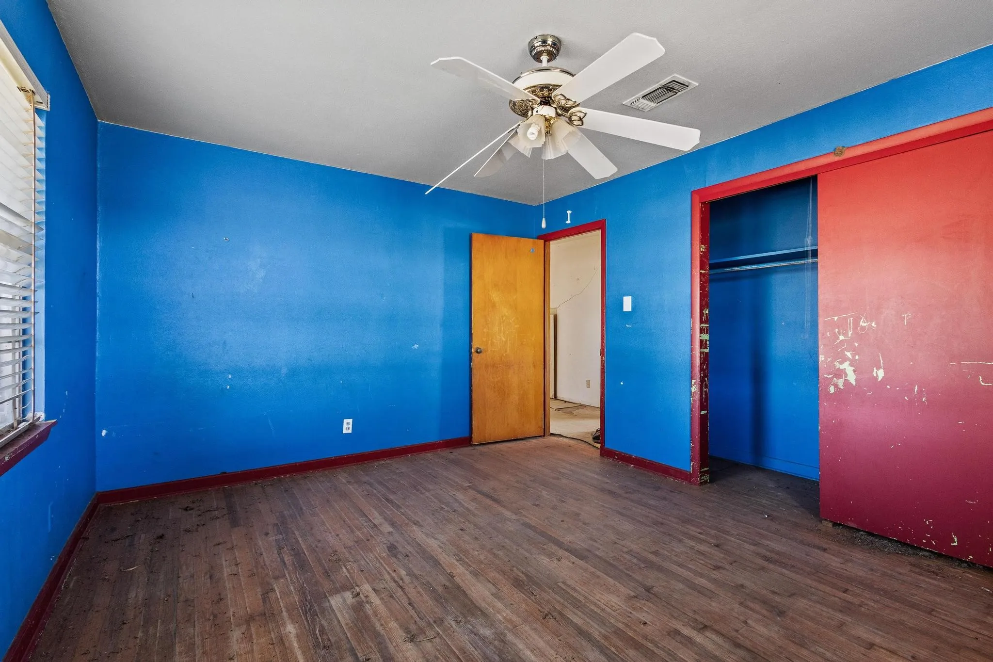 Single Family Residence For Sale in Grayson County , 3467 E Fm 120, Denison, Texas 75021, 2 Bedroom, 1 Bathroom, 1 Garage spaces, 1,366 Sqft, built in 1959, mls#21378310, Real Estate Agent in Denison, Homes For Sale in Grayson county, Homes For Sale in Denison, Realtor in Denison Texas, Real Estate Brokerage Independent Realty Texas, Luminita Cordes Realtor