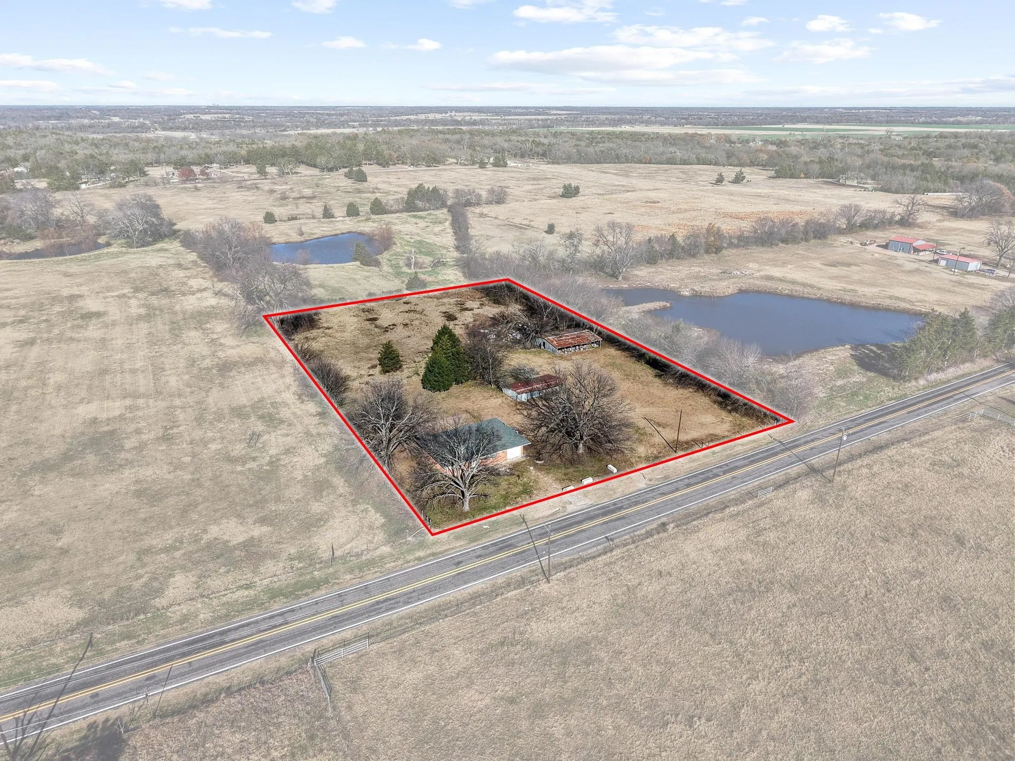 Single Family Residence For Sale in Grayson County , 3467 E Fm 120, Denison, Texas 75021, 2 Bedroom, 1 Bathroom, 1 Garage spaces, 1,366 Sqft, built in 1959, mls#21378310, Real Estate Agent in Denison, Homes For Sale in Grayson county, Homes For Sale in Denison, Realtor in Denison Texas, Real Estate Brokerage Independent Realty Texas, Luminita Cordes Realtor