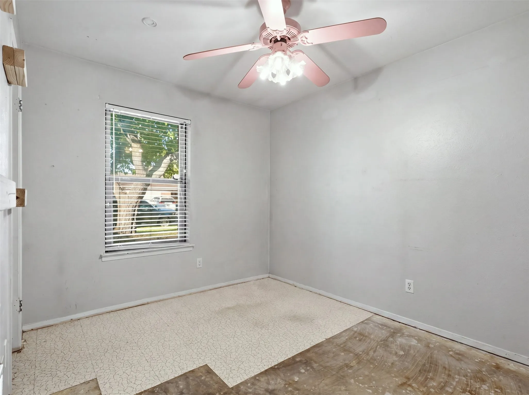 Single Family Residence For Sale in Tarrant County , 7228 Oldham Place, North Richland Hills, Texas 76182, 3 Bedroom, 2 Bathroom, 2 Garage spaces, 1,277 Sqft, built in 1972, mls#21375273, Real Estate Agent in North Richland Hills, Homes For Sale in Tarrant county, Homes For Sale in North Richland Hills, Realtor in North Richland Hills Texas, Real Estate Brokerage Independent Realty Texas, Luminita Cordes Realtor
