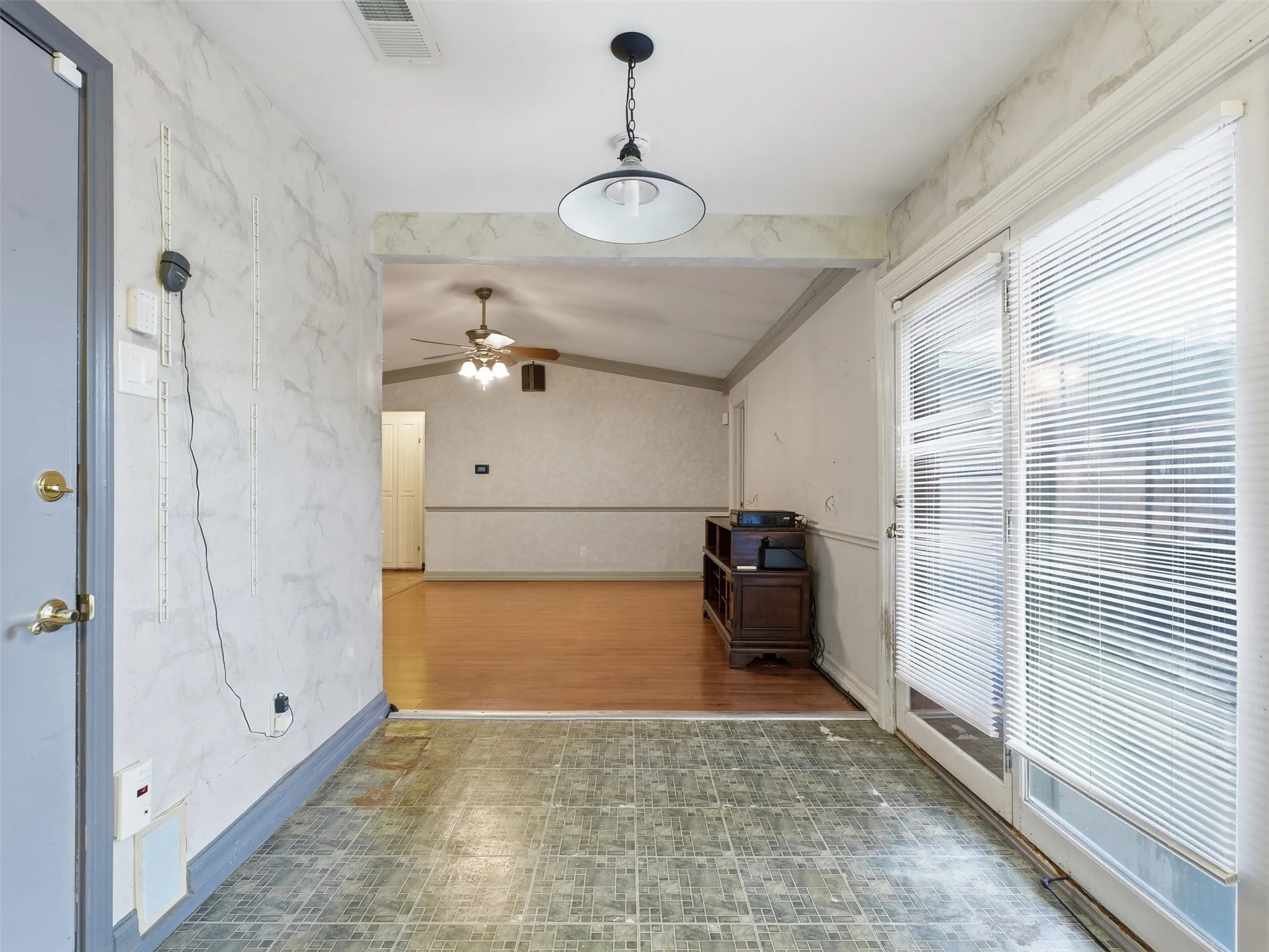Single Family Residence For Sale in Tarrant County , 7228 Oldham Place, North Richland Hills, Texas 76182, 3 Bedroom, 2 Bathroom, 2 Garage spaces, 1,277 Sqft, built in 1972, mls#21375273, Real Estate Agent in North Richland Hills, Homes For Sale in Tarrant county, Homes For Sale in North Richland Hills, Realtor in North Richland Hills Texas, Real Estate Brokerage Independent Realty Texas, Luminita Cordes Realtor