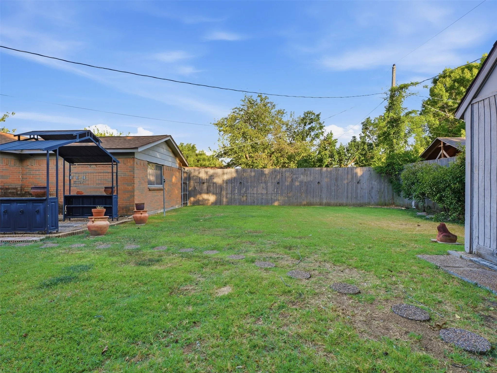 Single Family Residence For Sale in Tarrant County , 7228 Oldham Place, North Richland Hills, Texas 76182, 3 Bedroom, 2 Bathroom, 2 Garage spaces, 1,277 Sqft, built in 1972, mls#21375273, Real Estate Agent in North Richland Hills, Homes For Sale in Tarrant county, Homes For Sale in North Richland Hills, Realtor in North Richland Hills Texas, Real Estate Brokerage Independent Realty Texas, Luminita Cordes Realtor