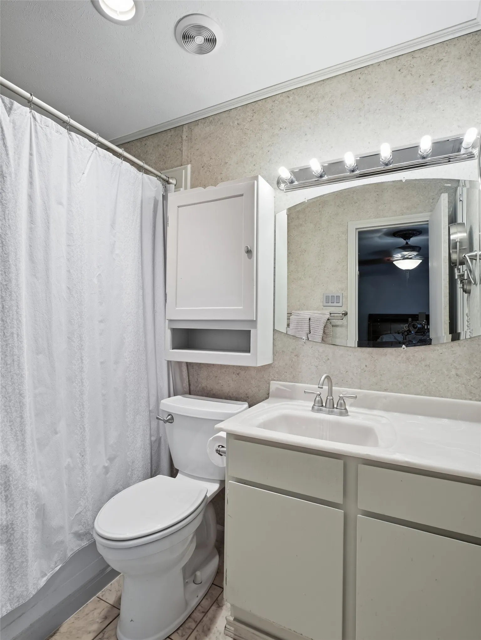 Single Family Residence For Sale in Tarrant County , 7228 Oldham Place, North Richland Hills, Texas 76182, 3 Bedroom, 2 Bathroom, 2 Garage spaces, 1,277 Sqft, built in 1972, mls#21375273, Real Estate Agent in North Richland Hills, Homes For Sale in Tarrant county, Homes For Sale in North Richland Hills, Realtor in North Richland Hills Texas, Real Estate Brokerage Independent Realty Texas, Luminita Cordes Realtor