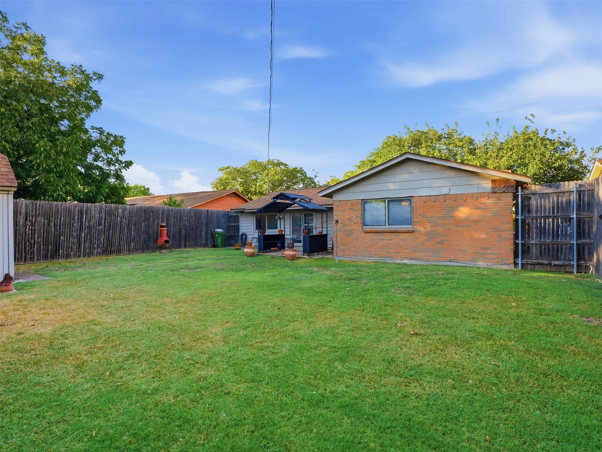 Single Family Residence For Sale in Tarrant County , 7228 Oldham Place, North Richland Hills, Texas 76182, 3 Bedroom, 2 Bathroom, 2 Garage spaces, 1,277 Sqft, built in 1972, mls#21375273, Real Estate Agent in North Richland Hills, Homes For Sale in Tarrant county, Homes For Sale in North Richland Hills, Realtor in North Richland Hills Texas, Real Estate Brokerage Independent Realty Texas, Luminita Cordes Realtor