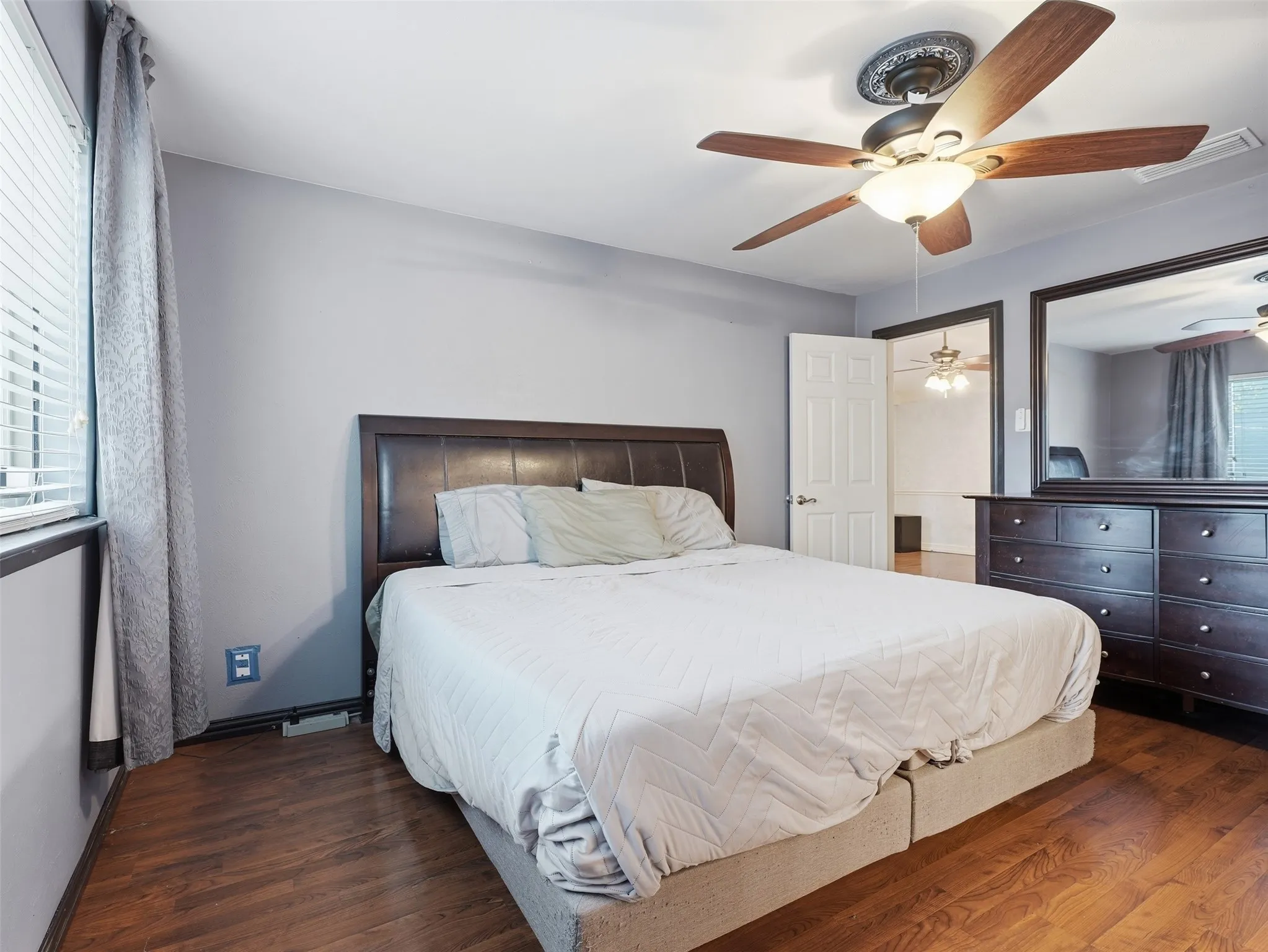 Single Family Residence For Sale in Tarrant County , 7228 Oldham Place, North Richland Hills, Texas 76182, 3 Bedroom, 2 Bathroom, 2 Garage spaces, 1,277 Sqft, built in 1972, mls#21375273, Real Estate Agent in North Richland Hills, Homes For Sale in Tarrant county, Homes For Sale in North Richland Hills, Realtor in North Richland Hills Texas, Real Estate Brokerage Independent Realty Texas, Luminita Cordes Realtor