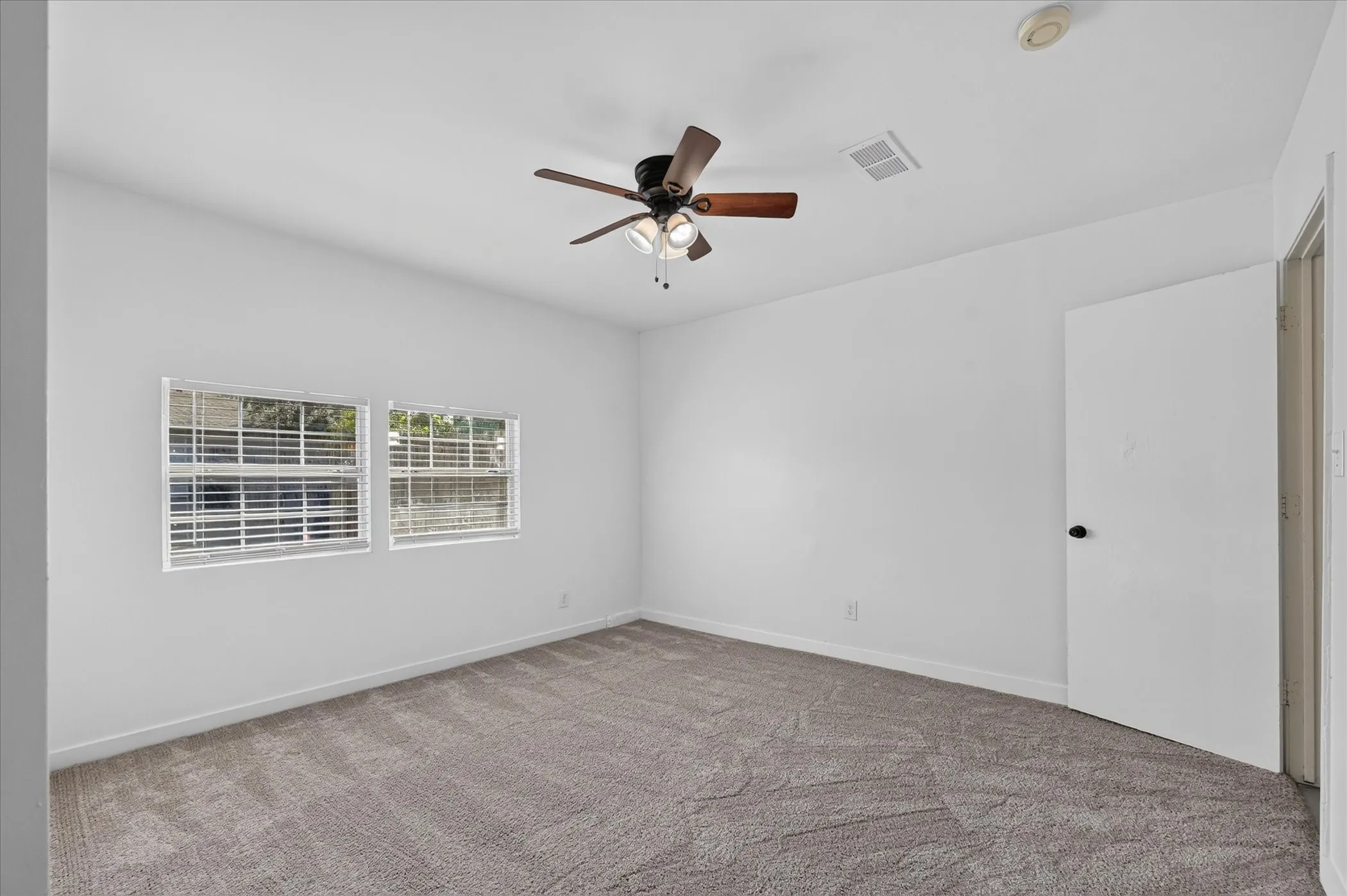 Single Family Residence For Sale in Dallas County , 2922 Bonanza Lane, Garland, Texas 75042, 4 Bedroom, 3 Bathroom, Garage spaces, 1,671 Sqft, built in 1974, mls#21374554, Real Estate Agent in Garland, Homes For Sale in Dallas county, Homes For Sale in Garland, Realtor in Garland Texas, Real Estate Brokerage Independent Realty Texas, Luminita Cordes Realtor
