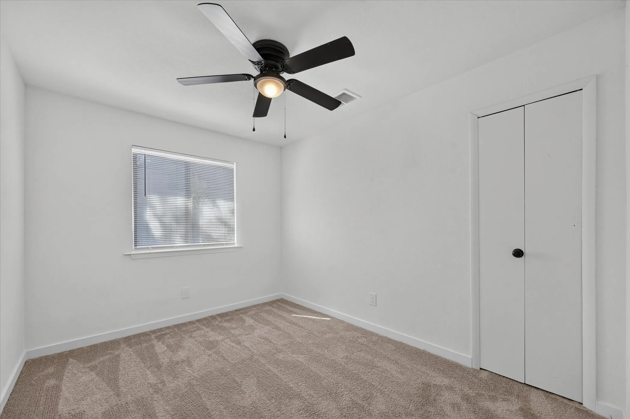Single Family Residence For Sale in Dallas County , 2922 Bonanza Lane, Garland, Texas 75042, 4 Bedroom, 3 Bathroom, Garage spaces, 1,671 Sqft, built in 1974, mls#21374554, Real Estate Agent in Garland, Homes For Sale in Dallas county, Homes For Sale in Garland, Realtor in Garland Texas, Real Estate Brokerage Independent Realty Texas, Luminita Cordes Realtor