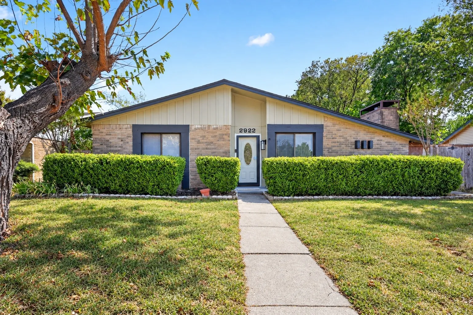 Single Family Residence For Sale in Dallas County , 2922 Bonanza Lane, Garland, Texas 75042, 4 Bedroom, 3 Bathroom, Garage spaces, 1,671 Sqft, built in 1974, mls#21374554, Real Estate Agent in Garland, Homes For Sale in Dallas county, Homes For Sale in Garland, Realtor in Garland Texas, Real Estate Brokerage Independent Realty Texas, Luminita Cordes Realtor