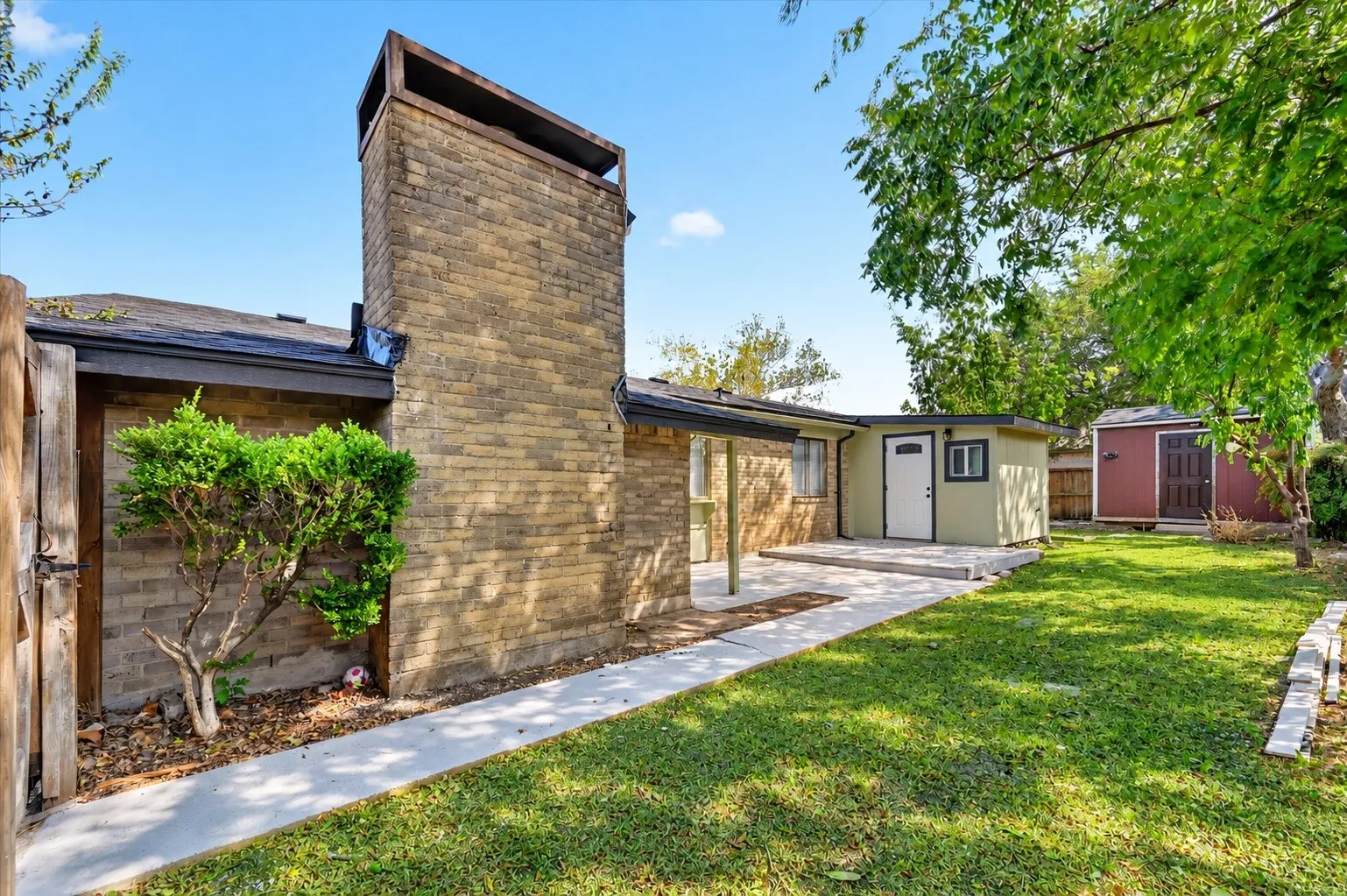 Single Family Residence For Sale in Dallas County , 2922 Bonanza Lane, Garland, Texas 75042, 4 Bedroom, 3 Bathroom, Garage spaces, 1,671 Sqft, built in 1974, mls#21374554, Real Estate Agent in Garland, Homes For Sale in Dallas county, Homes For Sale in Garland, Realtor in Garland Texas, Real Estate Brokerage Independent Realty Texas, Luminita Cordes Realtor