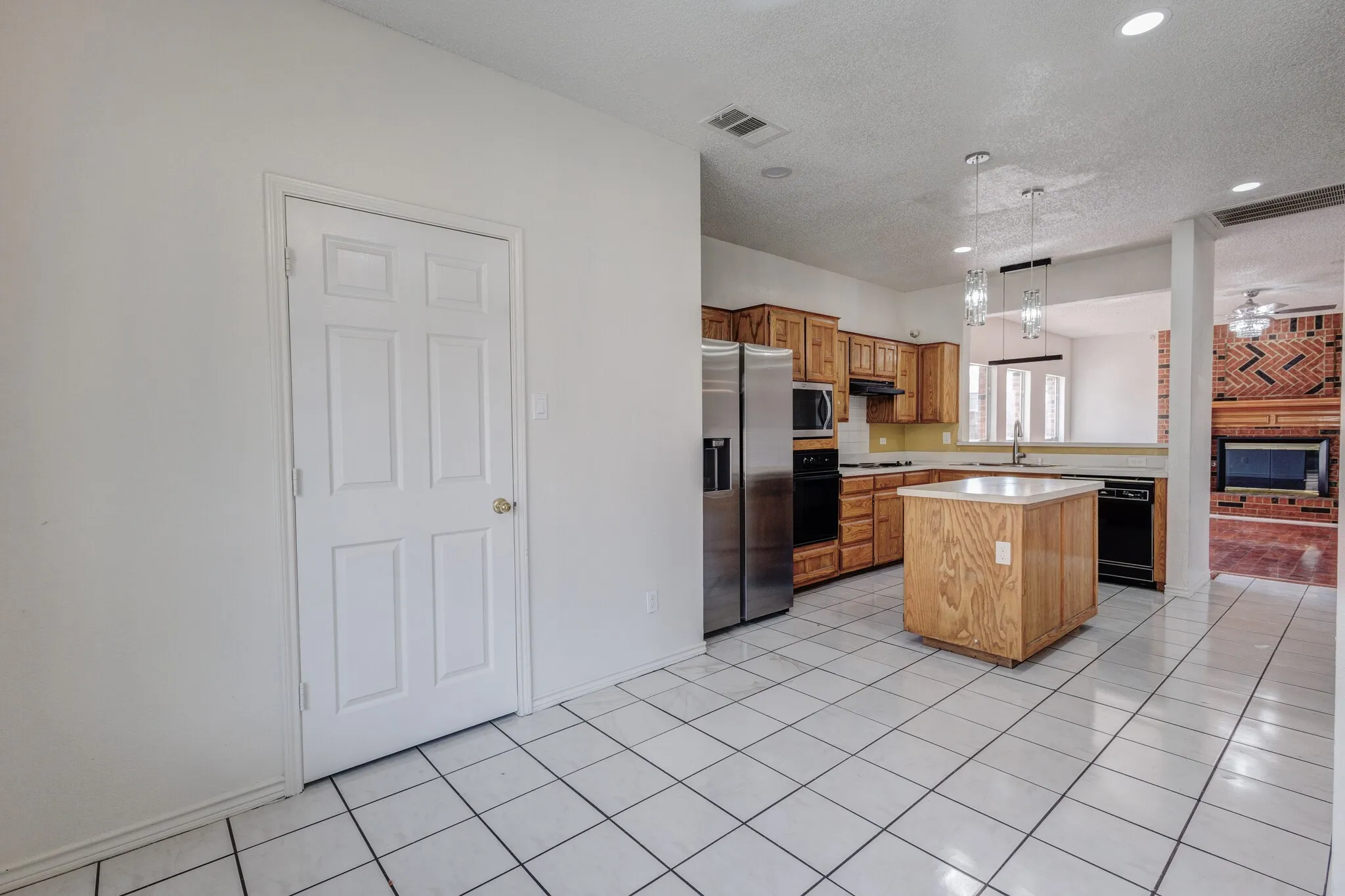 Single Family Residence For Rent in Rockwall County , 9118 Barton Creek Drive, Rowlett, Texas 75089, 4 Bedroom, 3 Bathroom, 2 Garage spaces, 2,334 Sqft, built in 1992, mls#21374219, Real Estate Agent in Rowlett, Homes For Rent in Rockwall county, Homes For Rent in Rowlett, Realtor in Rowlett Texas, Real Estate Brokerage Independent Realty Texas, Luminita Cordes Realtor