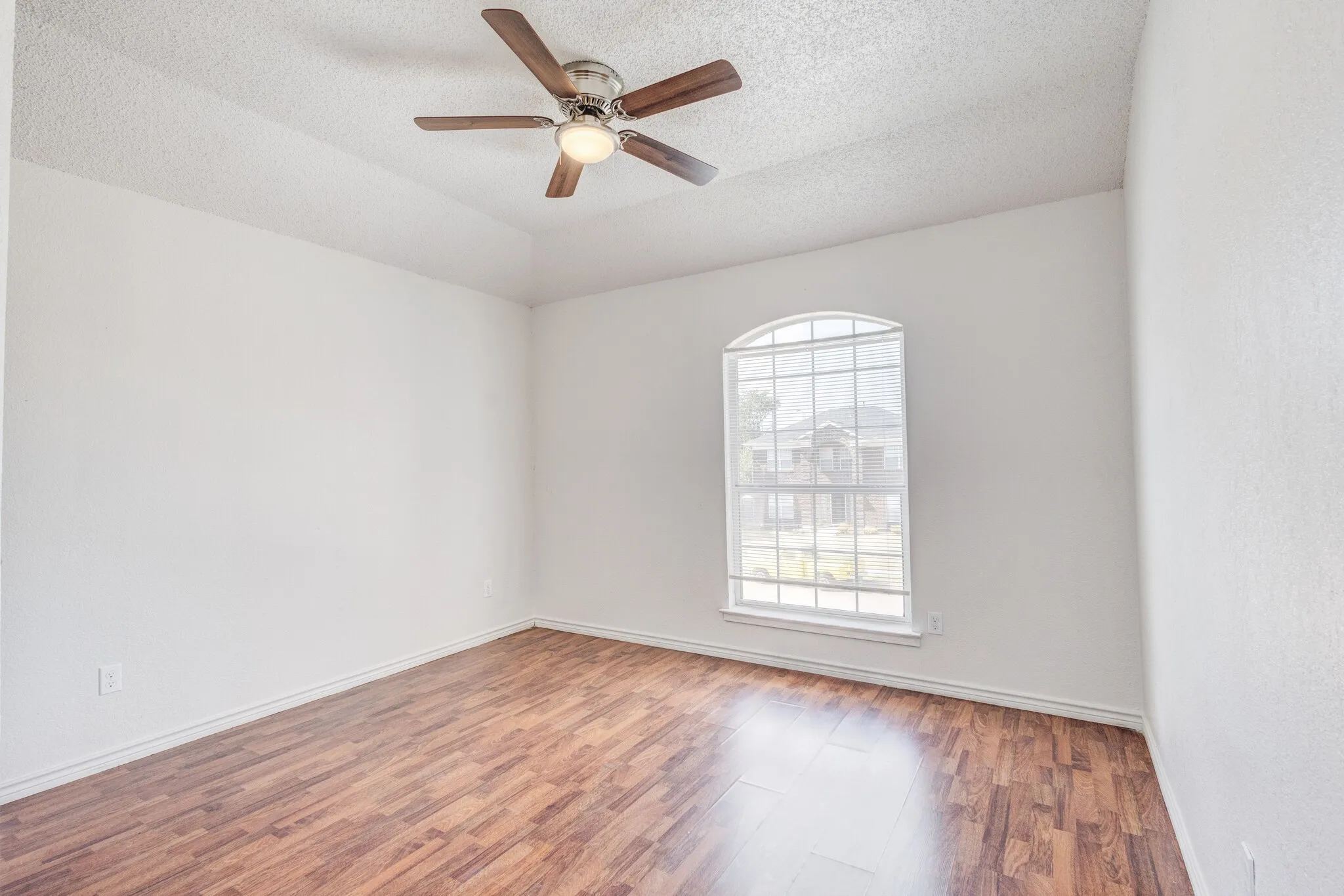 Single Family Residence For Rent in Rockwall County , 9118 Barton Creek Drive, Rowlett, Texas 75089, 4 Bedroom, 3 Bathroom, 2 Garage spaces, 2,334 Sqft, built in 1992, mls#21374219, Real Estate Agent in Rowlett, Homes For Rent in Rockwall county, Homes For Rent in Rowlett, Realtor in Rowlett Texas, Real Estate Brokerage Independent Realty Texas, Luminita Cordes Realtor