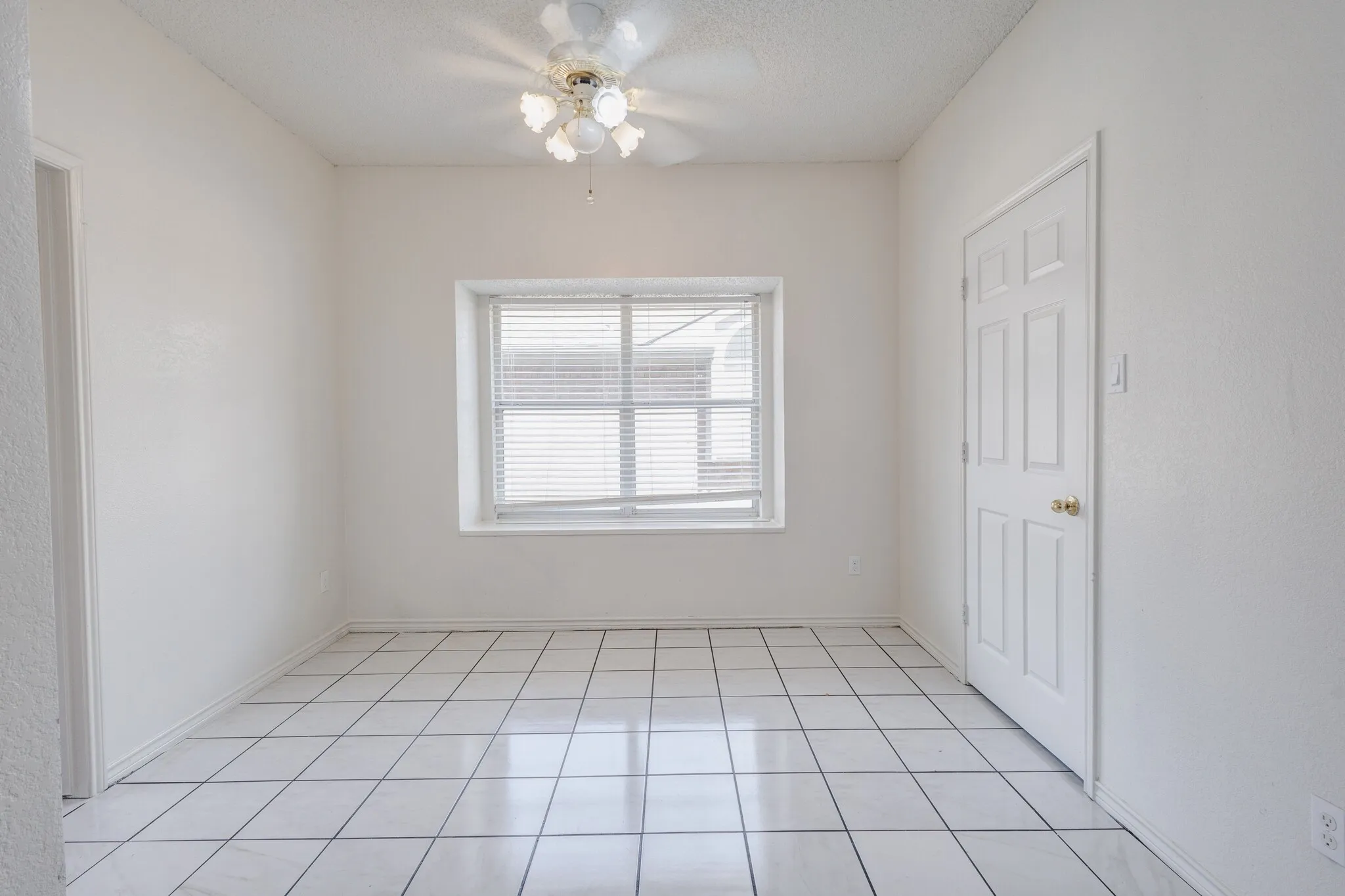 Single Family Residence For Rent in Rockwall County , 9118 Barton Creek Drive, Rowlett, Texas 75089, 4 Bedroom, 3 Bathroom, 2 Garage spaces, 2,334 Sqft, built in 1992, mls#21374219, Real Estate Agent in Rowlett, Homes For Rent in Rockwall county, Homes For Rent in Rowlett, Realtor in Rowlett Texas, Real Estate Brokerage Independent Realty Texas, Luminita Cordes Realtor