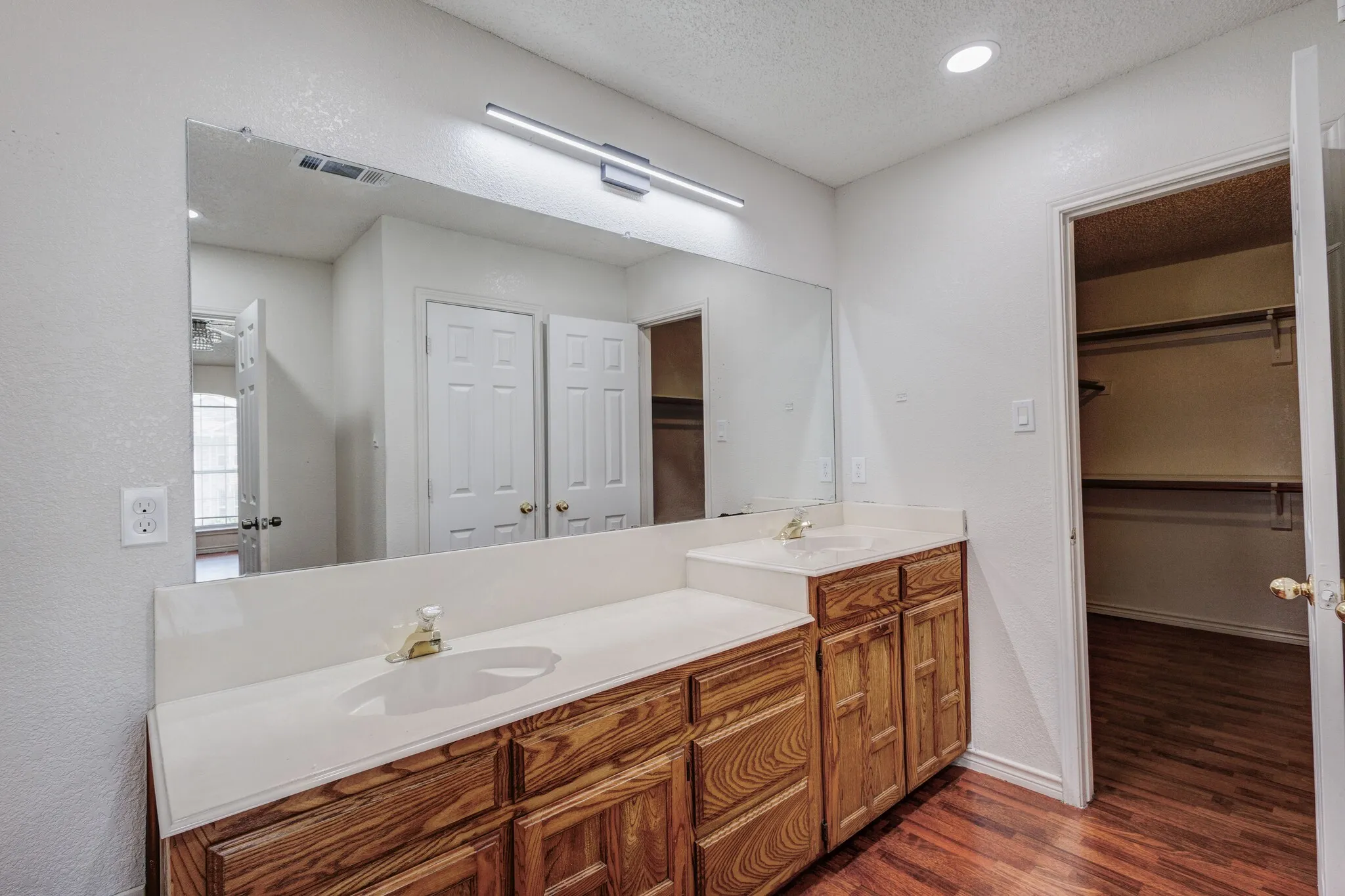 Single Family Residence For Rent in Rockwall County , 9118 Barton Creek Drive, Rowlett, Texas 75089, 4 Bedroom, 3 Bathroom, 2 Garage spaces, 2,334 Sqft, built in 1992, mls#21374219, Real Estate Agent in Rowlett, Homes For Rent in Rockwall county, Homes For Rent in Rowlett, Realtor in Rowlett Texas, Real Estate Brokerage Independent Realty Texas, Luminita Cordes Realtor