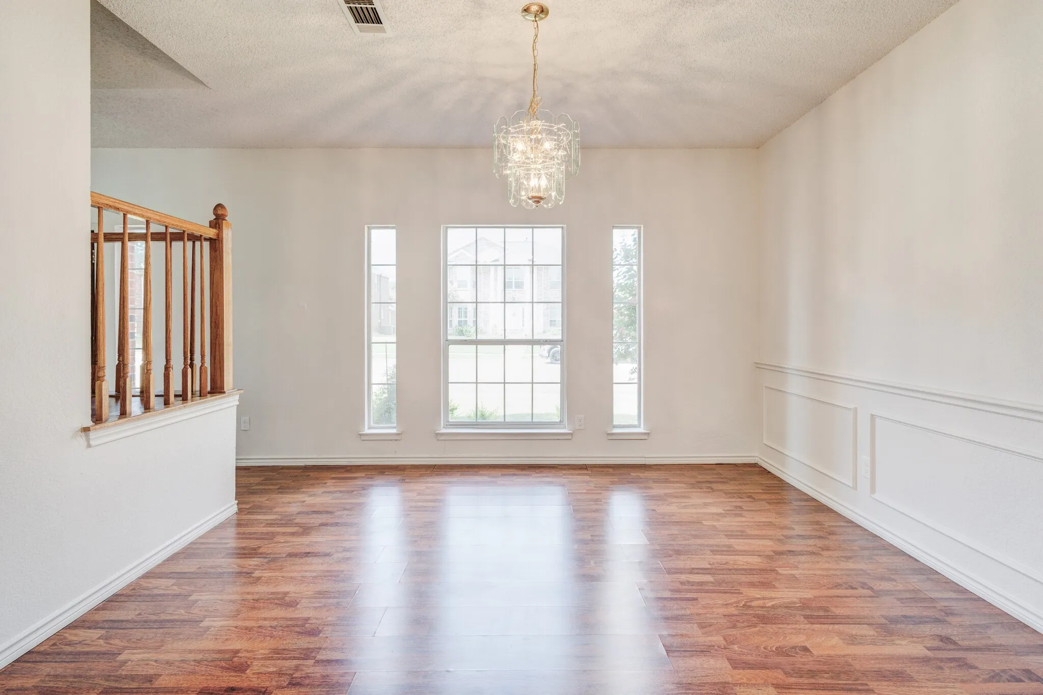 Single Family Residence For Rent in Rockwall County , 9118 Barton Creek Drive, Rowlett, Texas 75089, 4 Bedroom, 3 Bathroom, 2 Garage spaces, 2,334 Sqft, built in 1992, mls#21374219, Real Estate Agent in Rowlett, Homes For Rent in Rockwall county, Homes For Rent in Rowlett, Realtor in Rowlett Texas, Real Estate Brokerage Independent Realty Texas, Luminita Cordes Realtor