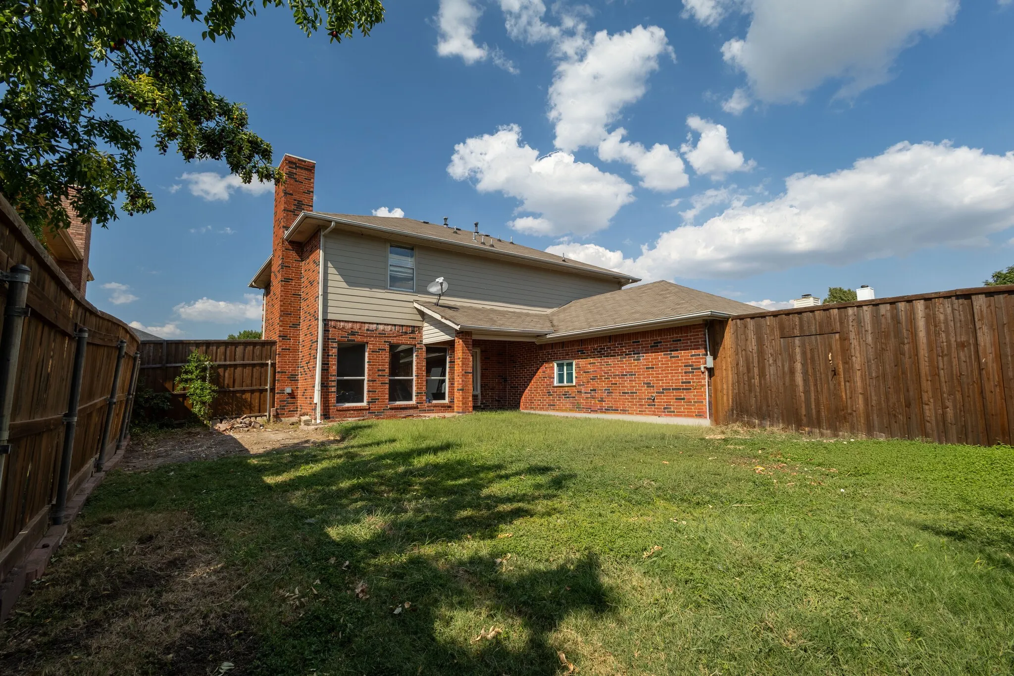 Single Family Residence For Rent in Rockwall County , 9118 Barton Creek Drive, Rowlett, Texas 75089, 4 Bedroom, 3 Bathroom, 2 Garage spaces, 2,334 Sqft, built in 1992, mls#21374219, Real Estate Agent in Rowlett, Homes For Rent in Rockwall county, Homes For Rent in Rowlett, Realtor in Rowlett Texas, Real Estate Brokerage Independent Realty Texas, Luminita Cordes Realtor