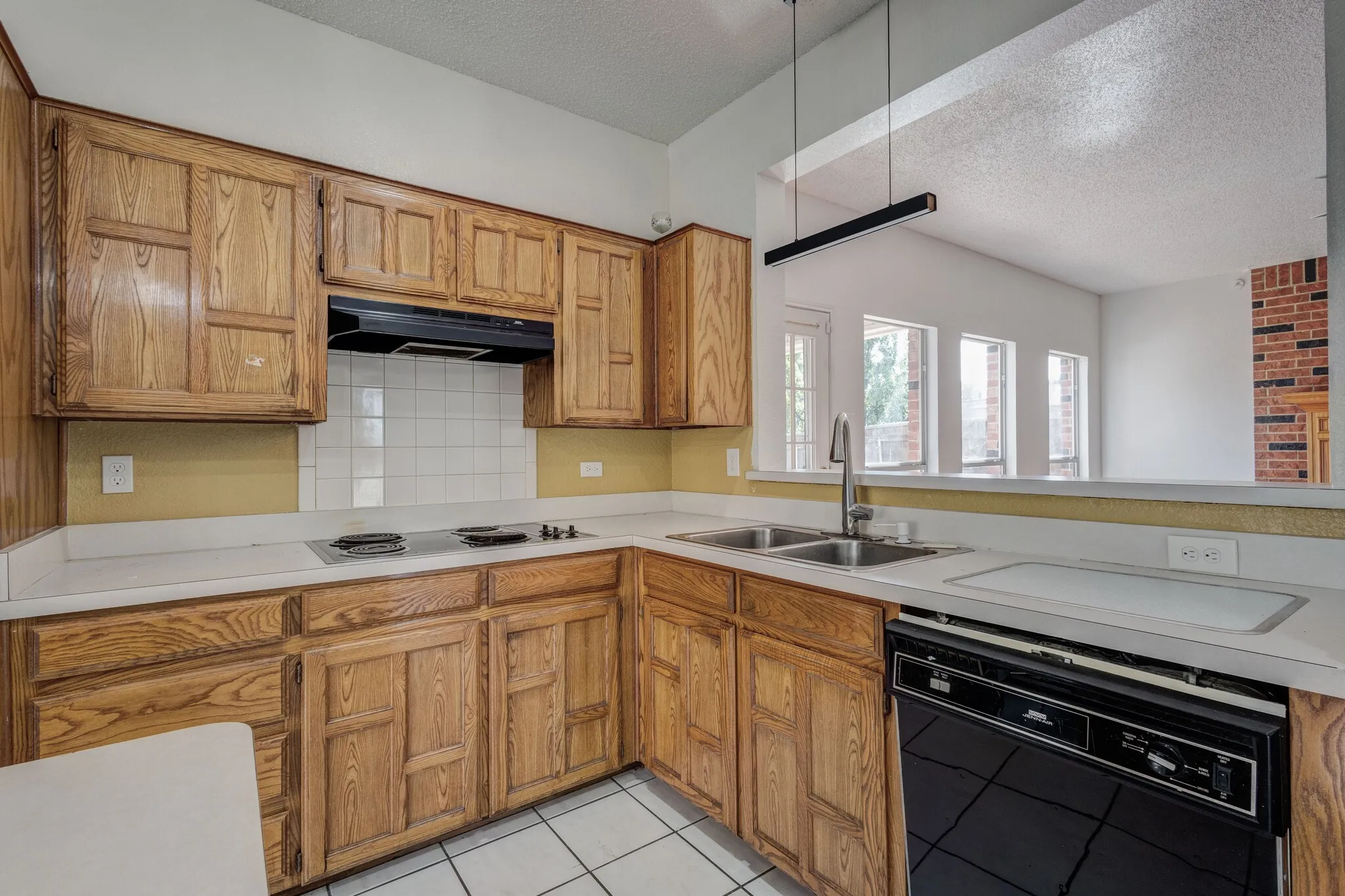 Single Family Residence For Rent in Rockwall County , 9118 Barton Creek Drive, Rowlett, Texas 75089, 4 Bedroom, 3 Bathroom, 2 Garage spaces, 2,334 Sqft, built in 1992, mls#21374219, Real Estate Agent in Rowlett, Homes For Rent in Rockwall county, Homes For Rent in Rowlett, Realtor in Rowlett Texas, Real Estate Brokerage Independent Realty Texas, Luminita Cordes Realtor